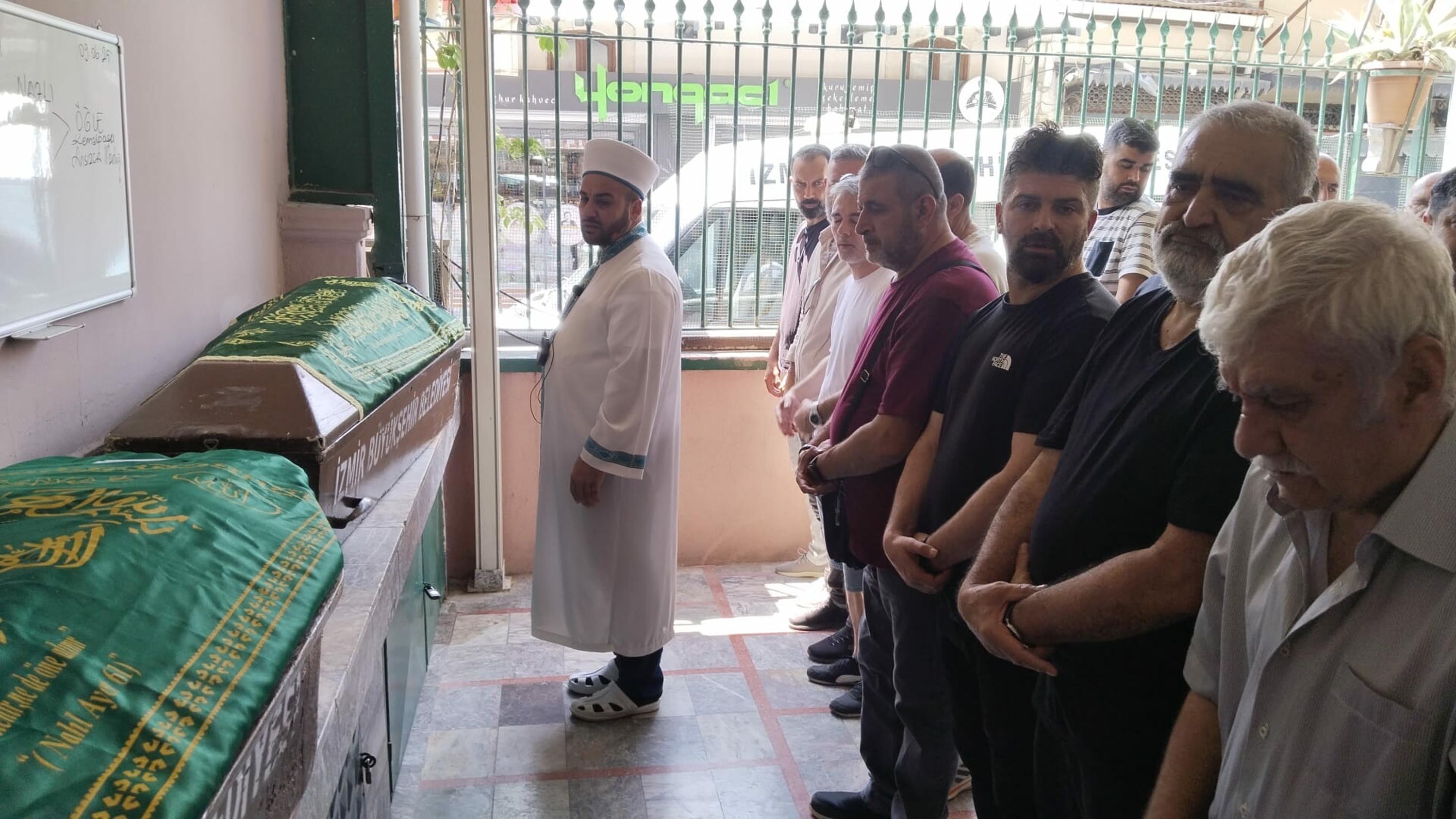 I Z M I R D E Z I N C I R L E M E K A Z A 5 O L U 2 Y A R A L 757372 223525