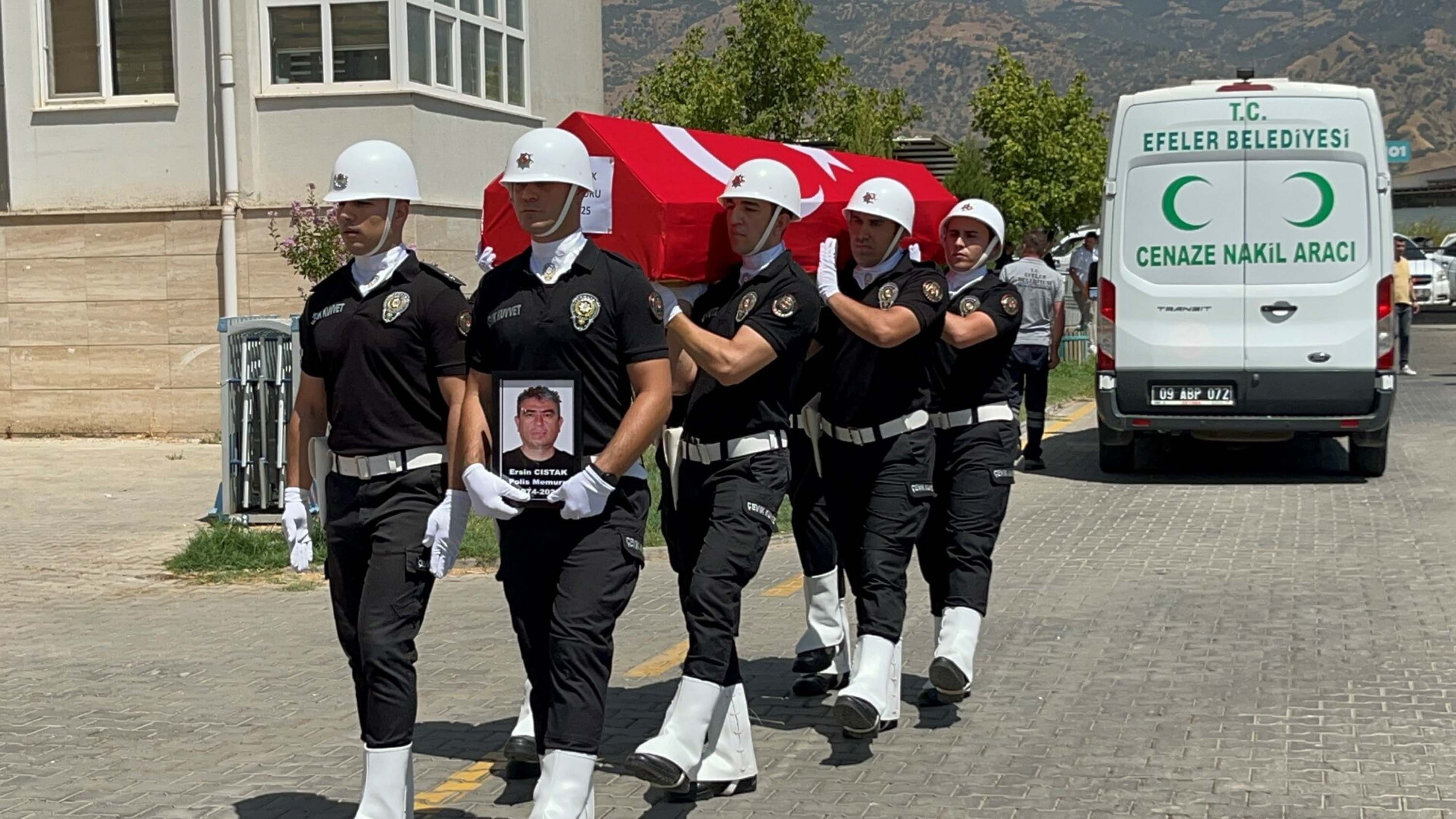 Denizlide Kalp Krizinden Olen Polis Mem 839557 248845 (1)