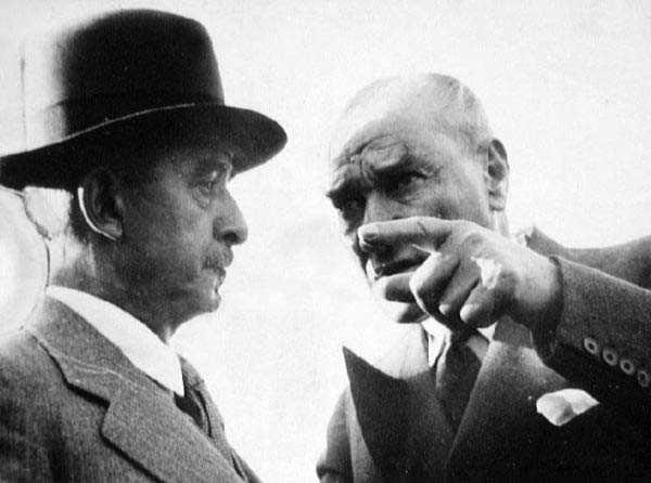 Ölümüne Küsmek Var Mı... Atatürk Ve Inönü Foto 2 Yazinin İçi̇ne Sonlara Doğru...