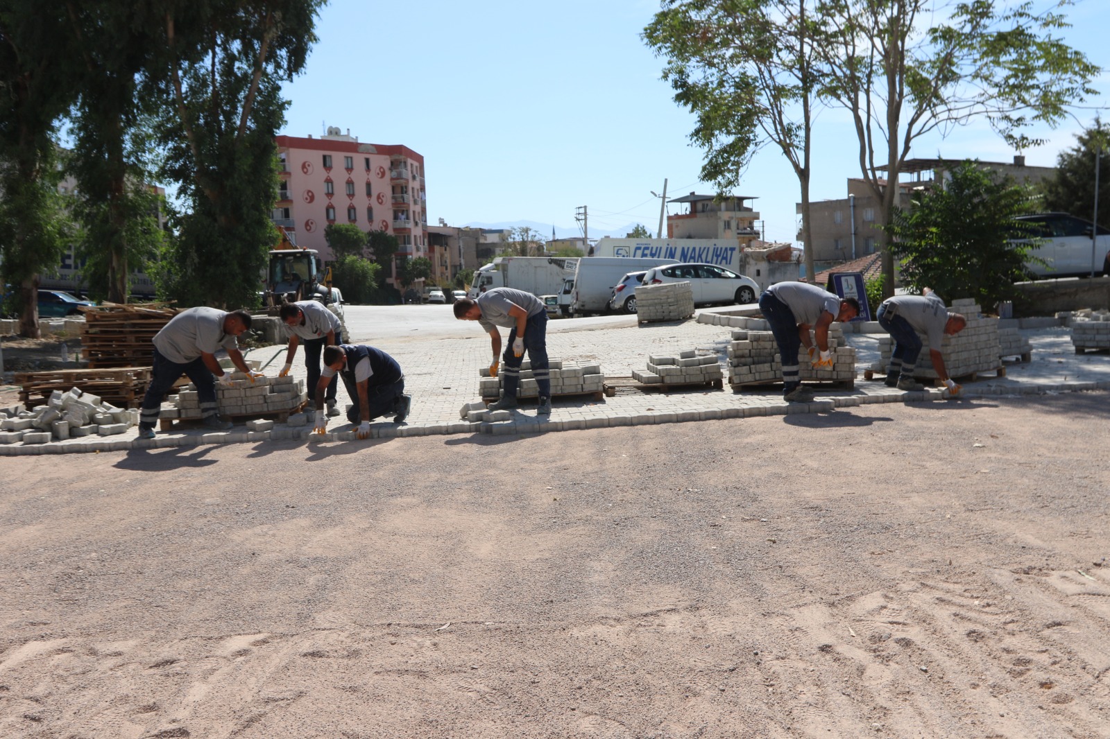 Bayraklı'da Yol Yenileme Çalışmaları Hız Kesmiyor (10)