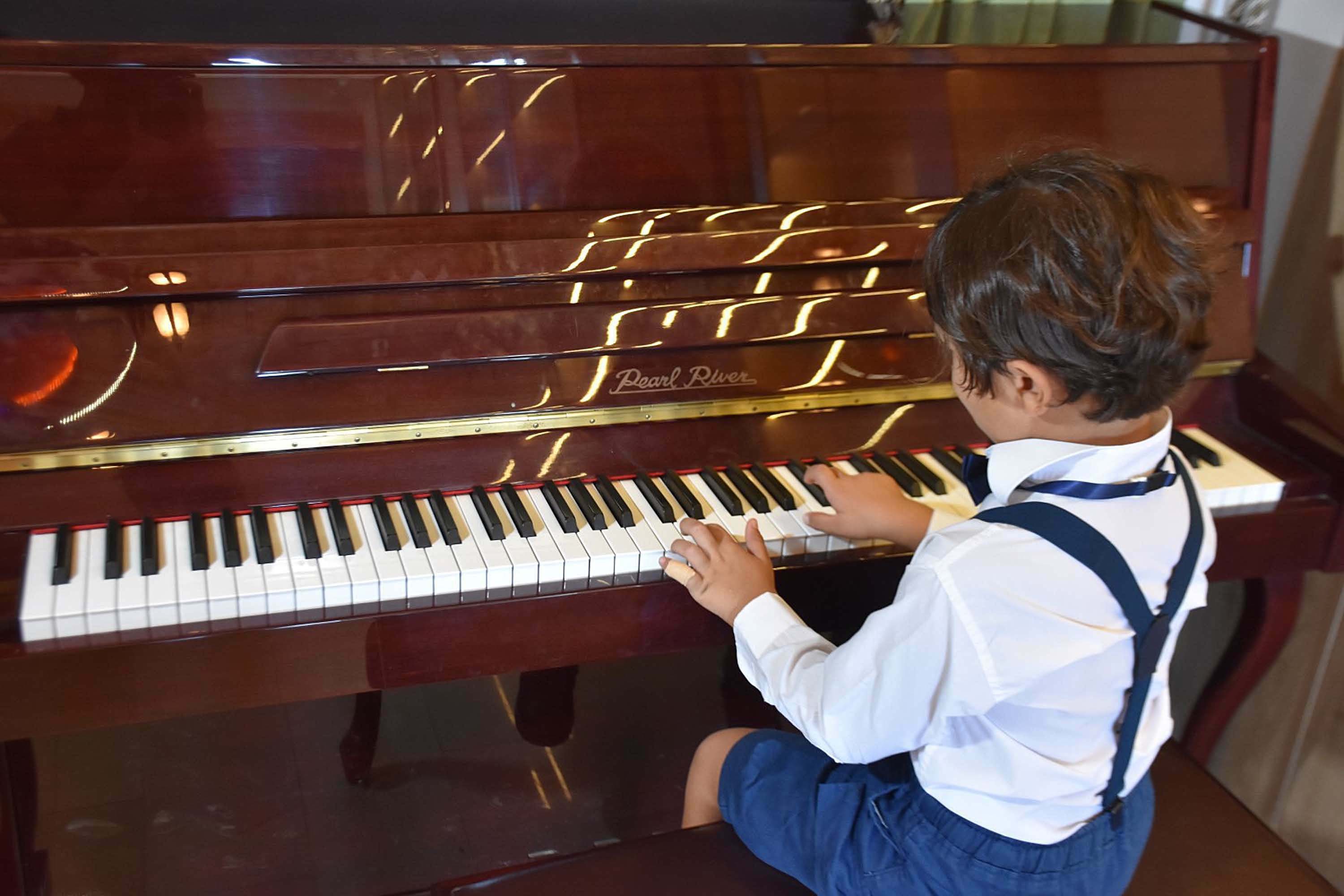 Izmir 6 Yasindaki Yusufun Piyano Yeten 925397 274902 (1)