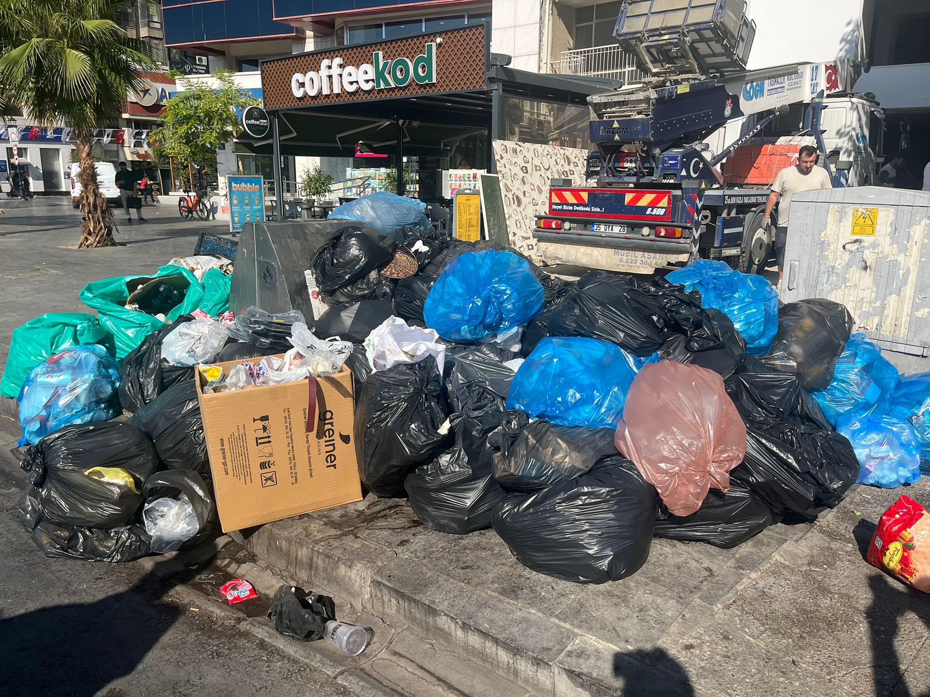 Izmir Karsiyakada Grev Karari Sonrasi S 907964 269785 (1)