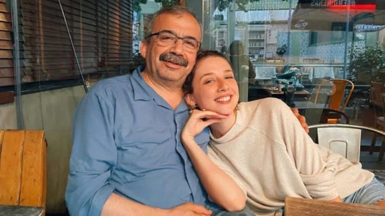 Sirri Sureyya Onder Kizi Esi Kimdir