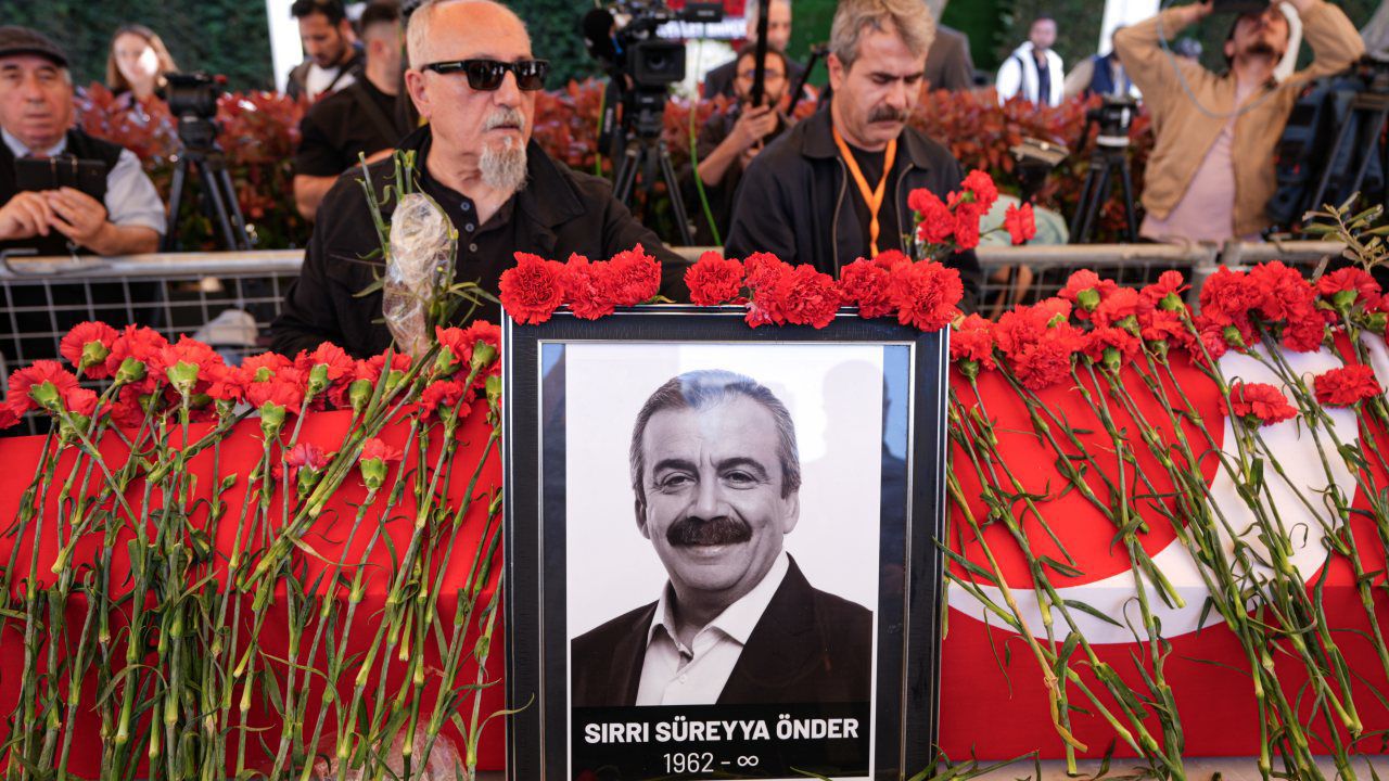 Sirri Sureyya Onder Son Yolculuguna Ugurlandi 1746369967