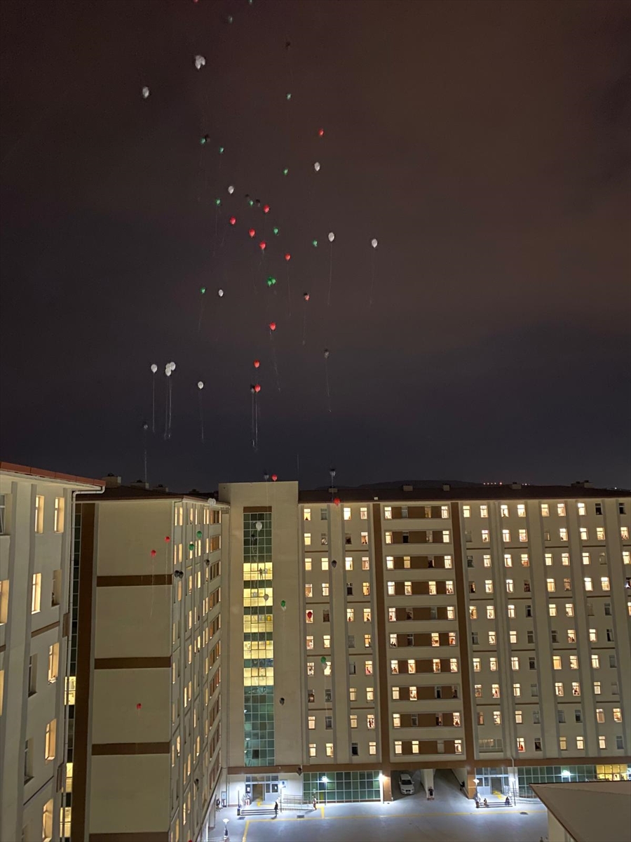 A A 20251002 39295033 39295032 I Z M I R D E U N I V E R S I T E O G R E N C I L E R I F I L I S T I N E D E S T E K I C I N G O K Y U Z U N E B A L O N L A R B I R A K T I