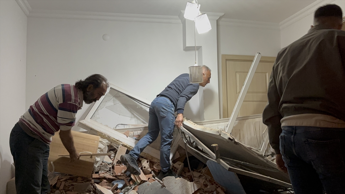 A A 20251015 39424851 39424847 I Z M I R D E F R E N I B O S A L A N K A M Y O N U N E V E C A R P M A A N I G U V E N L I K K A M E R A S I N D A