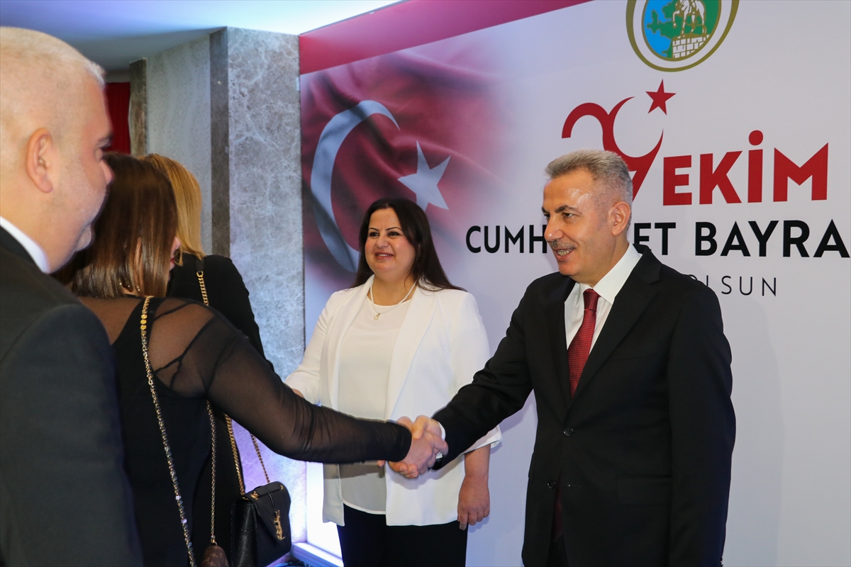 A A 20251029 39561358 39561350 I Z M I R D E C U M H U R I Y E T I N 102 Y I L D O N U M U K U T L A N D I