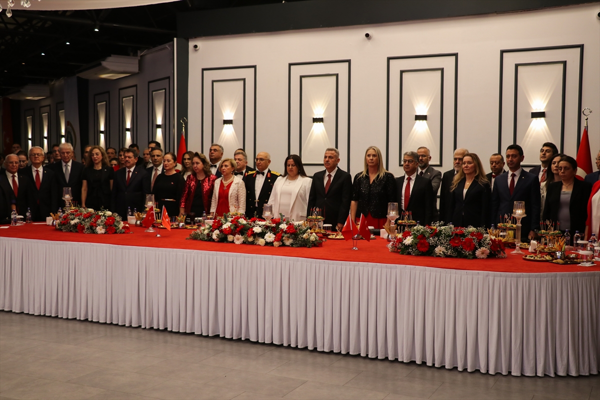 A A 20251029 39561358 39561351 I Z M I R D E C U M H U R I Y E T I N 102 Y I L D O N U M U K U T L A N D I