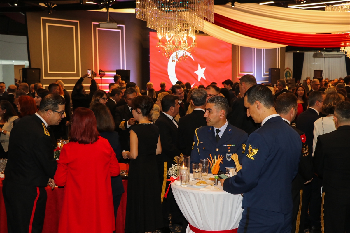 A A 20251029 39561358 39561353 I Z M I R D E C U M H U R I Y E T I N 102 Y I L D O N U M U K U T L A N D I