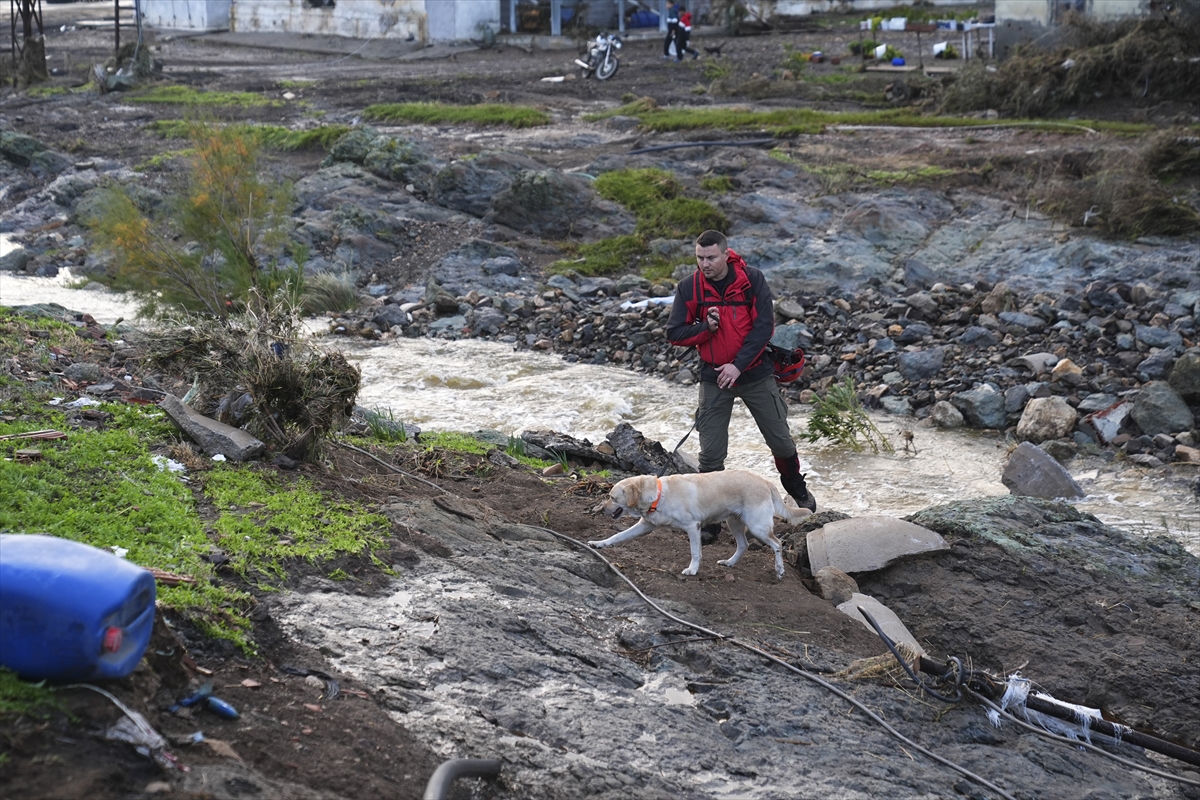 Aa 20251024 39503956 39503945 Izmirin Foca Ilcesinde Sele Kapilan Kisiyi Arama Calismalari Devam Ediyor (1)