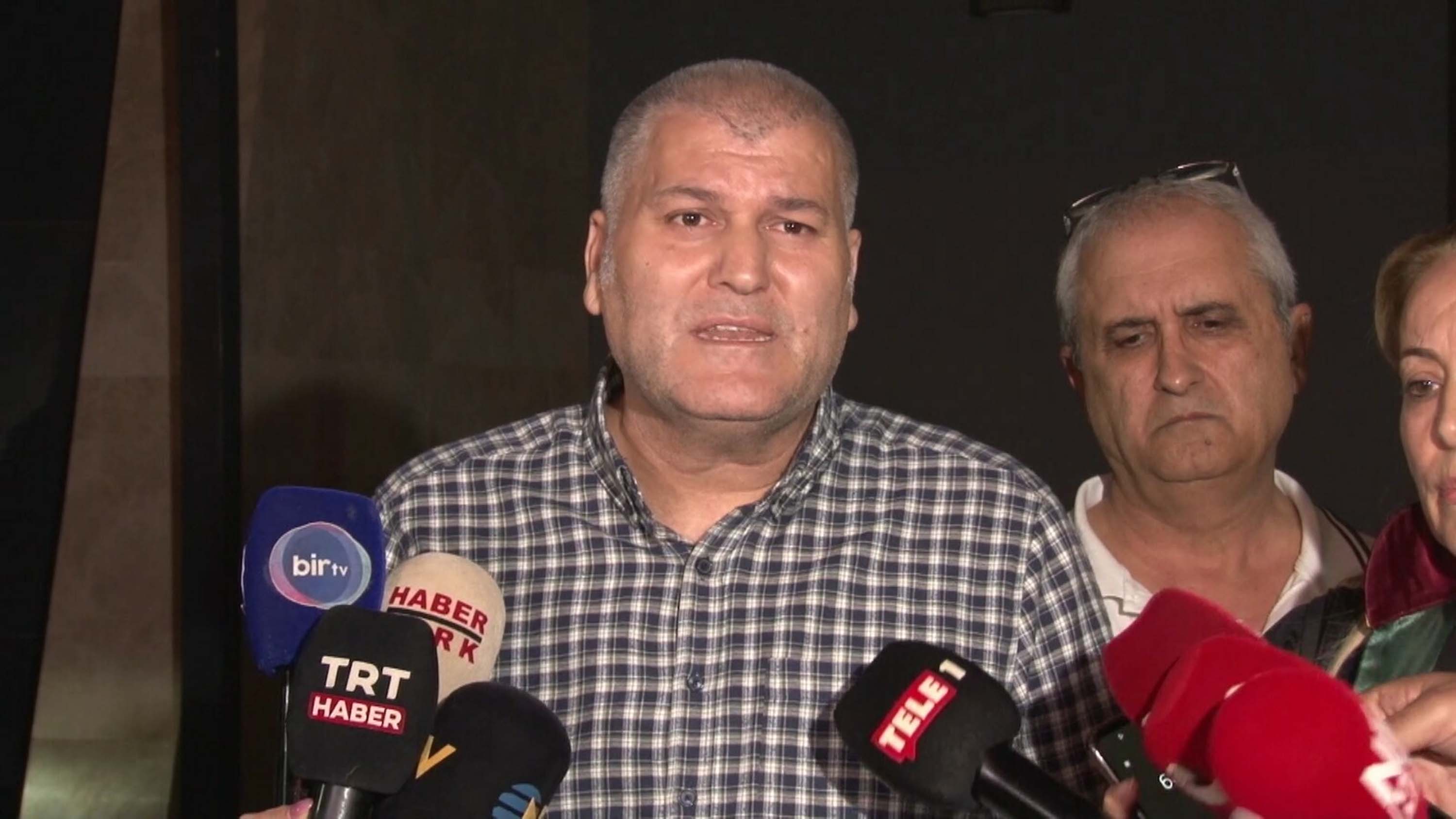 S O K A K T A A K I M A K A P I L A N 2 K I S I N I N O L U M U N E 957618 284403