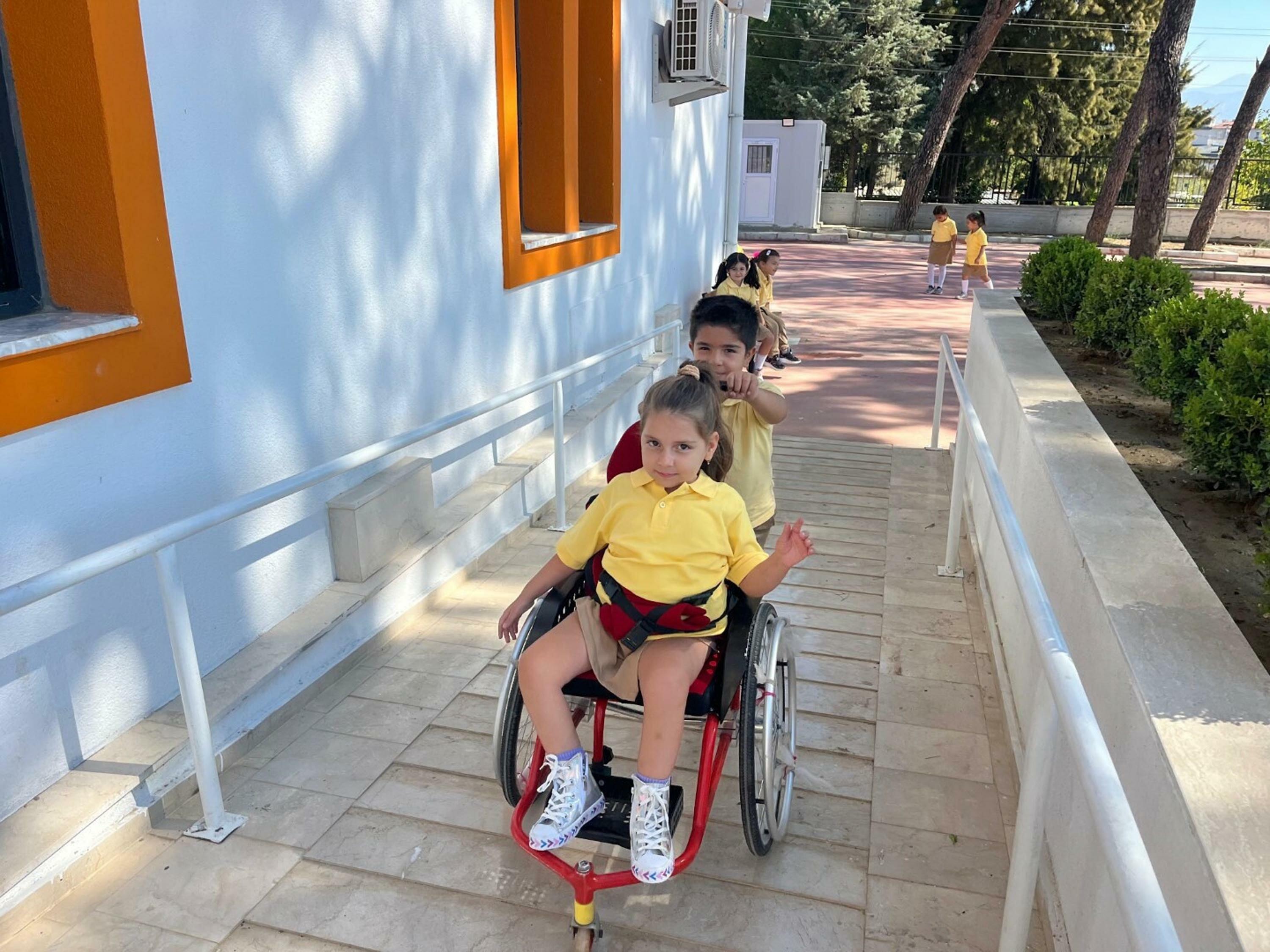 T E D A V I S I T A M A M L A N A N S M A L I D E F N E N I N O K U 946426 281088