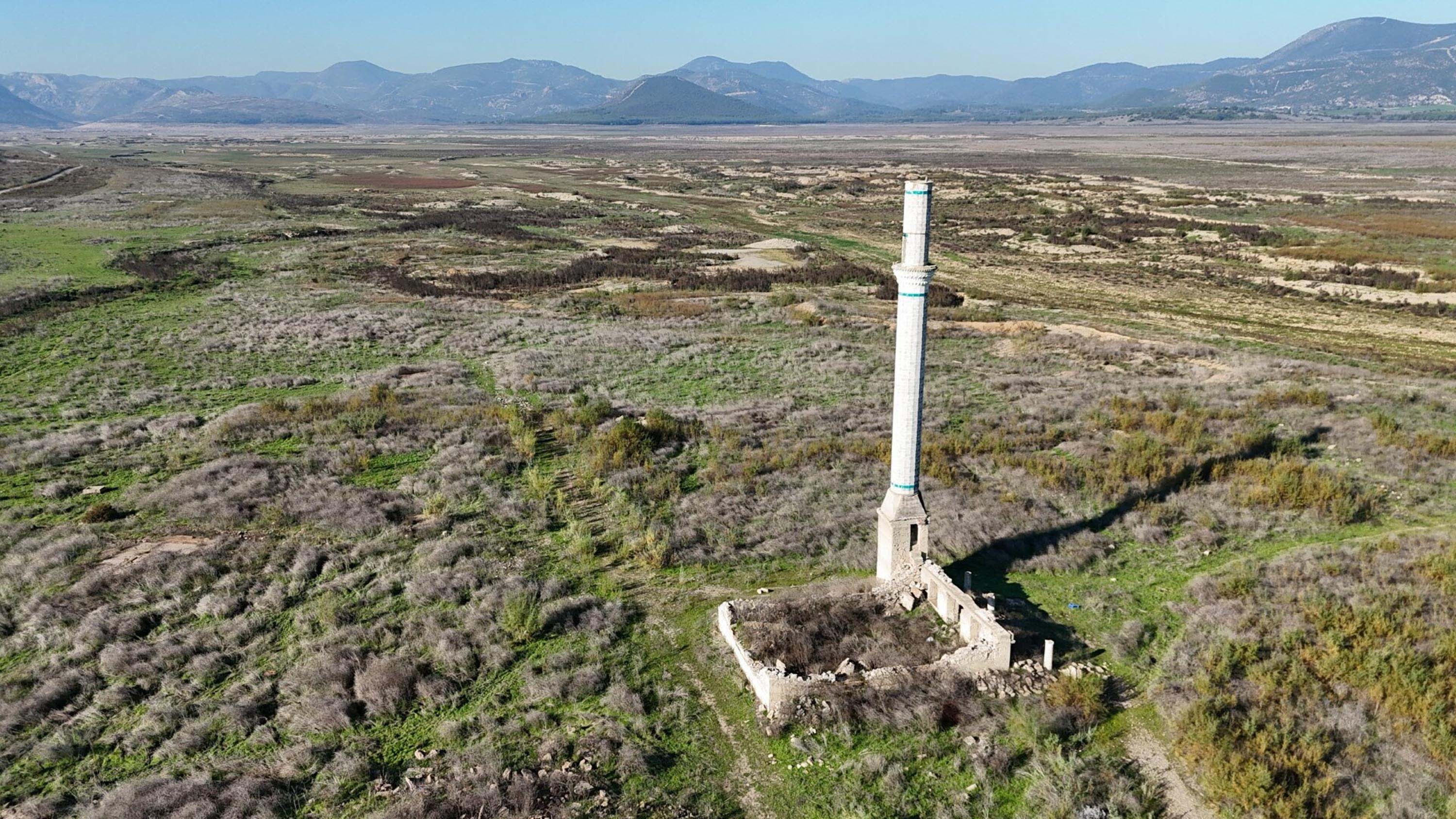 I Z M I R’ D E S U K E S I N T I L E R I 2026’ D A D A S U R E 1018197 302080