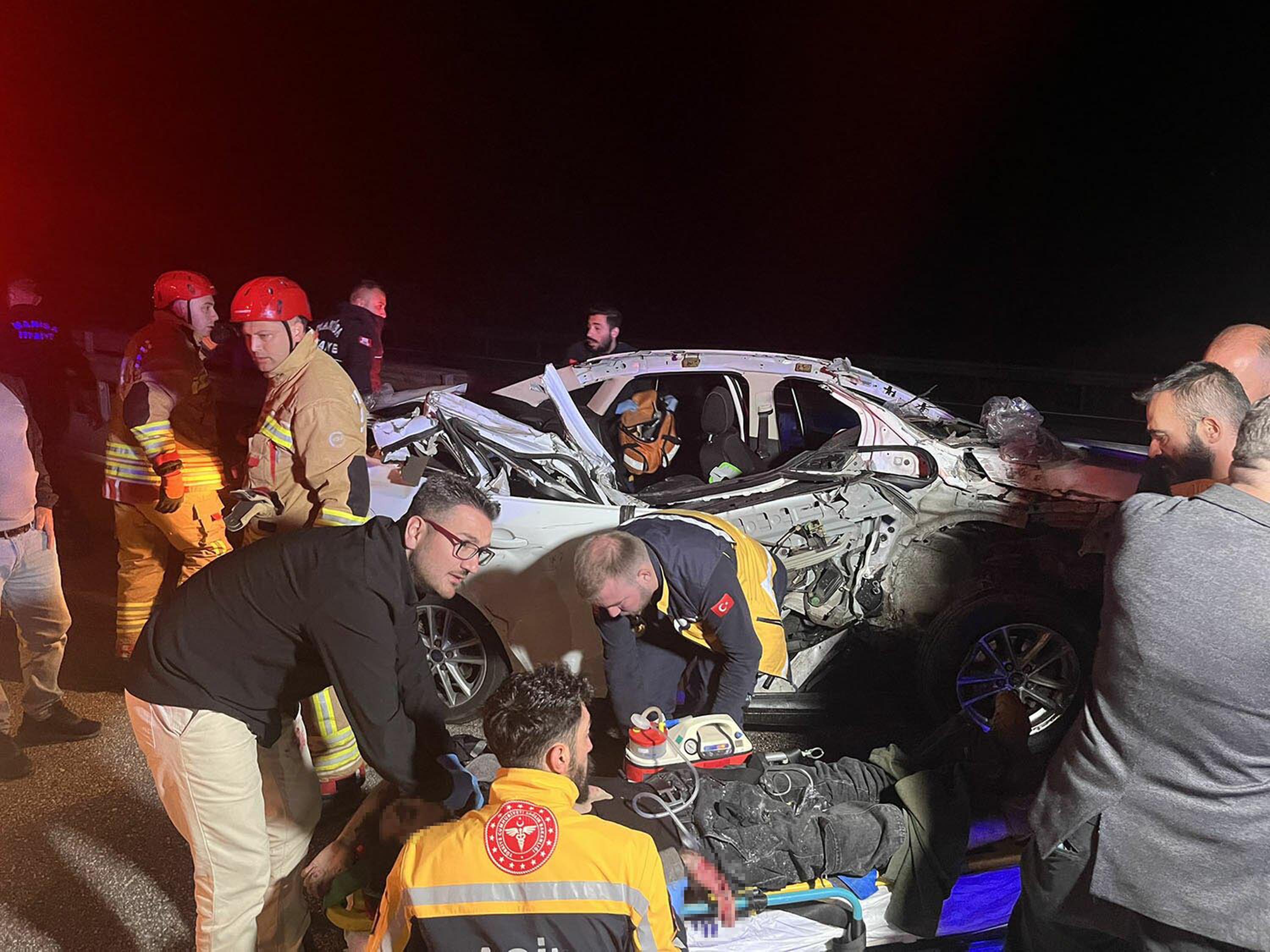 Manisada Otomobil Kamyona Arkadan Carpt 1013018 300564 (1)