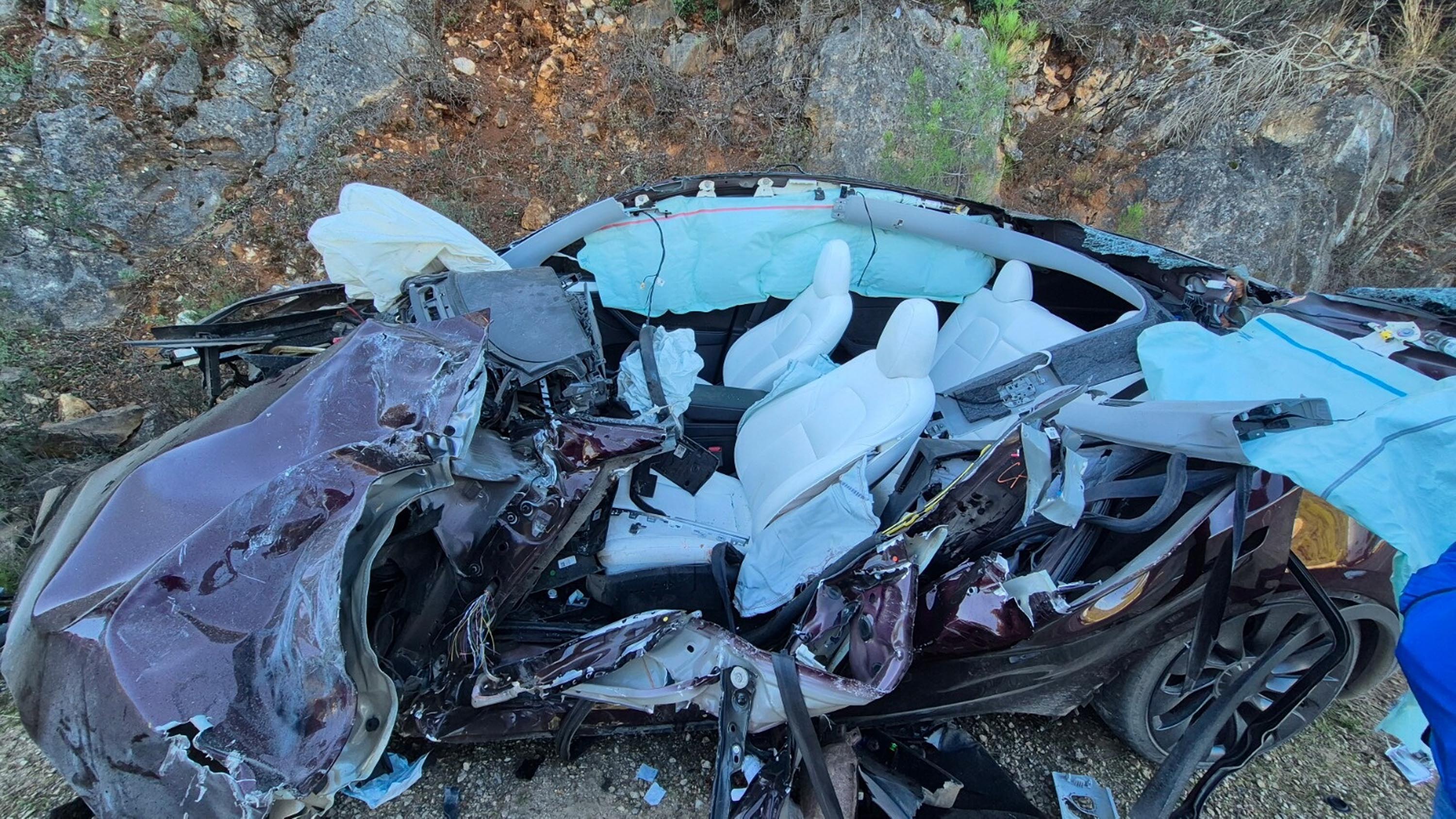 Tir Ile Carpisan Otomobil Demir Yiginin 1019267 302408 (2)