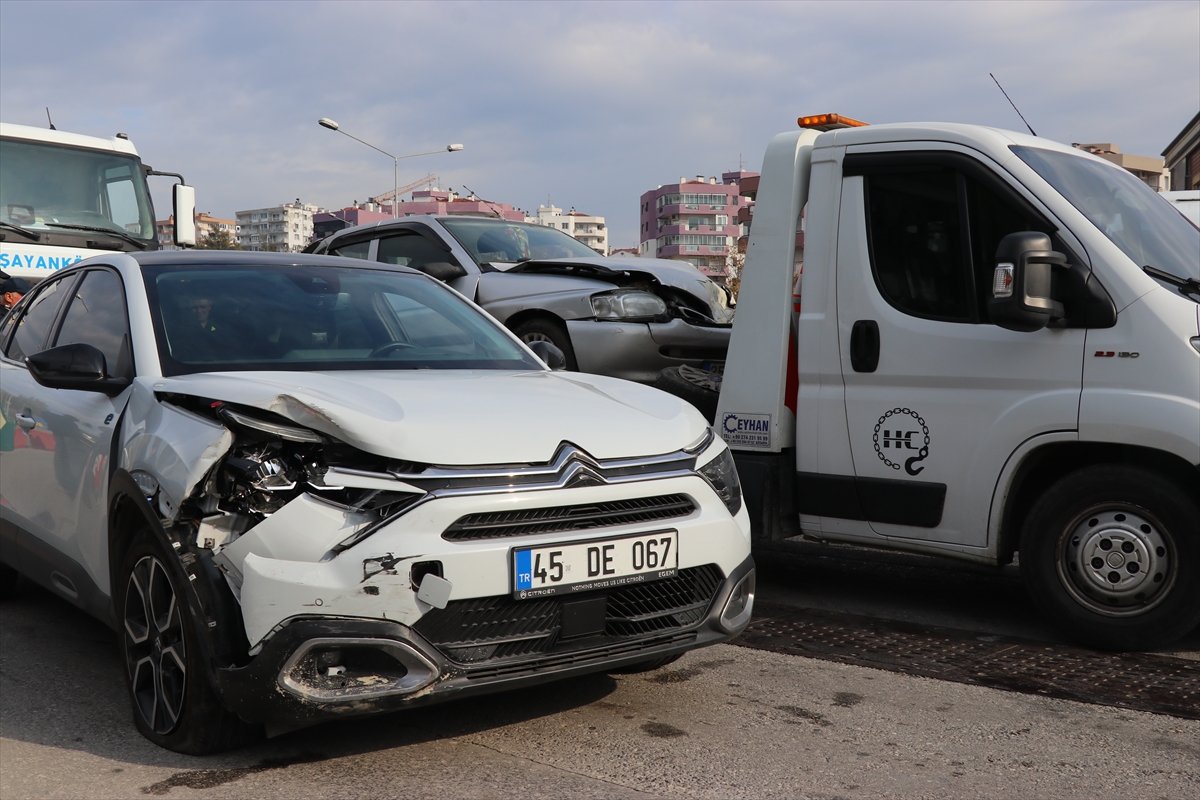 A A 20251221 40040494 40040490 I Z M I R D E Z I N C I R L E M E T R A F I K K A Z A S I N D A 5 A R A C T A H A S A R O L U S T U