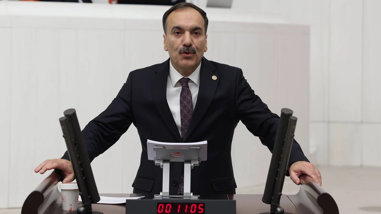 Parti feshedildi... İzmir milletvekili kararını açıkladı!