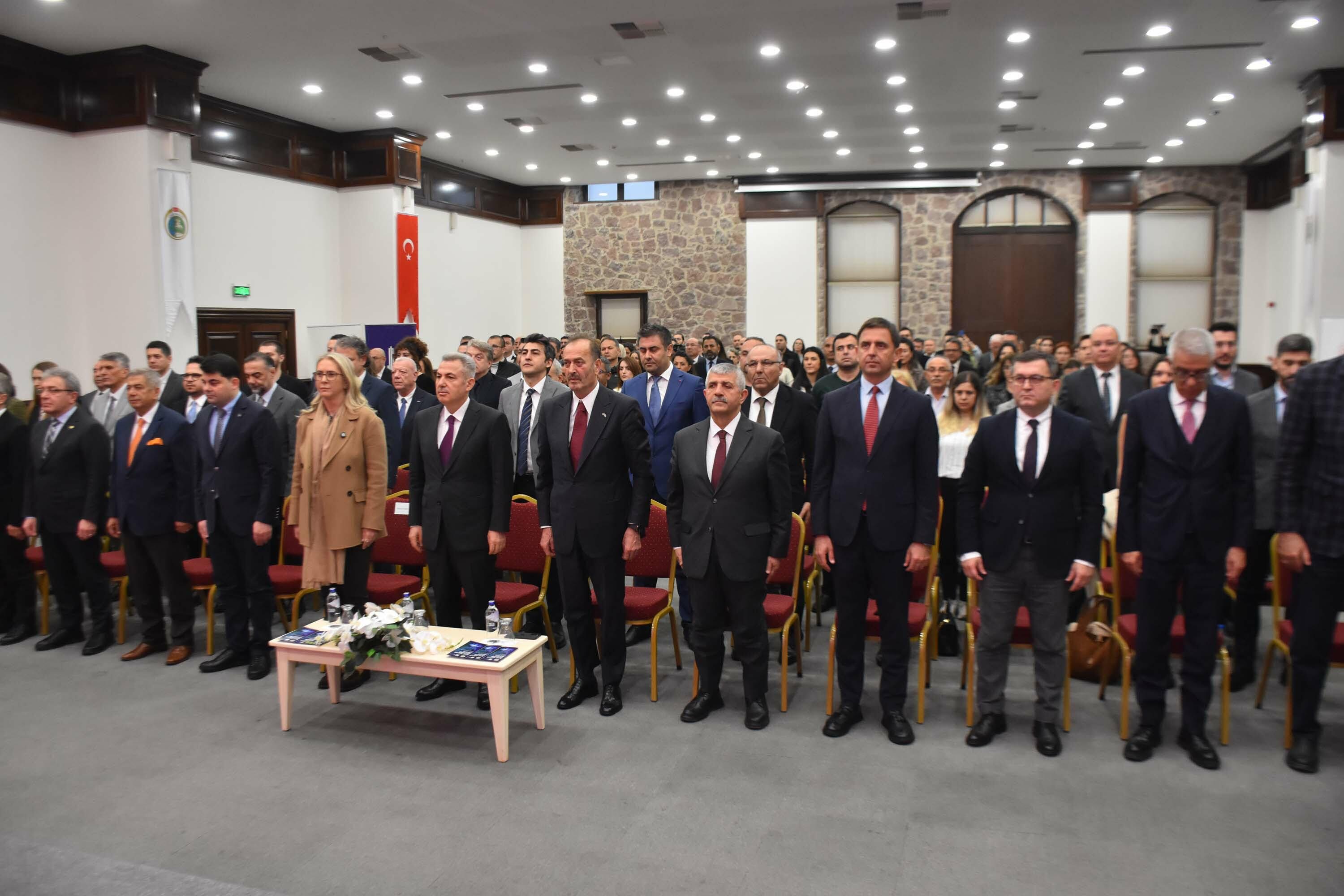 I Z M I R’ D E N Y E S I L D O N U S U M H A M L E S I 1049013 311294