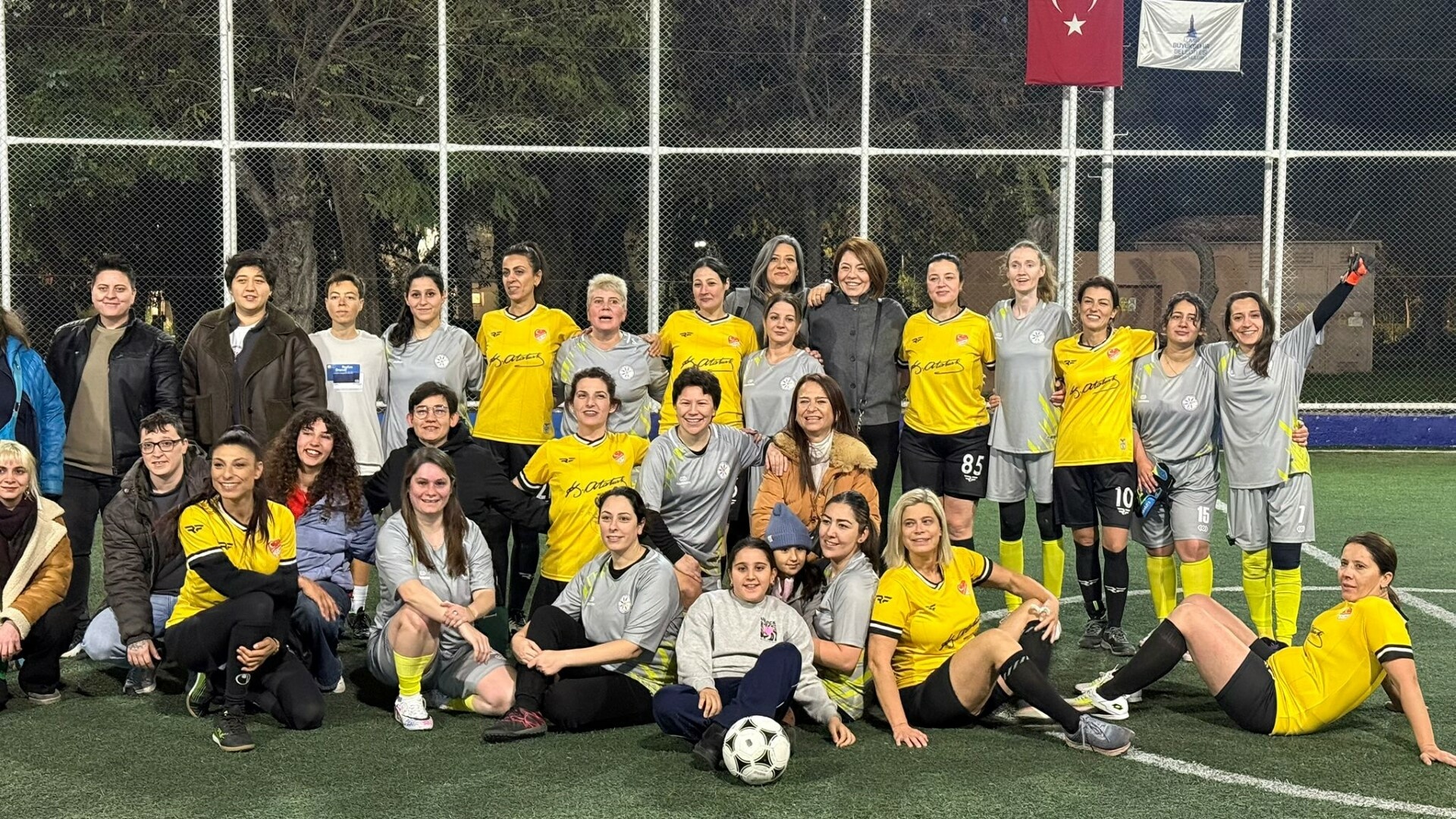 K A D I N F U T B O L U N D A D O S T L U K B U L U S M A S I 1073299 318475