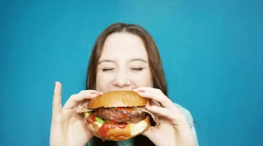 Fast food hamburgerin zararları nelerdir?