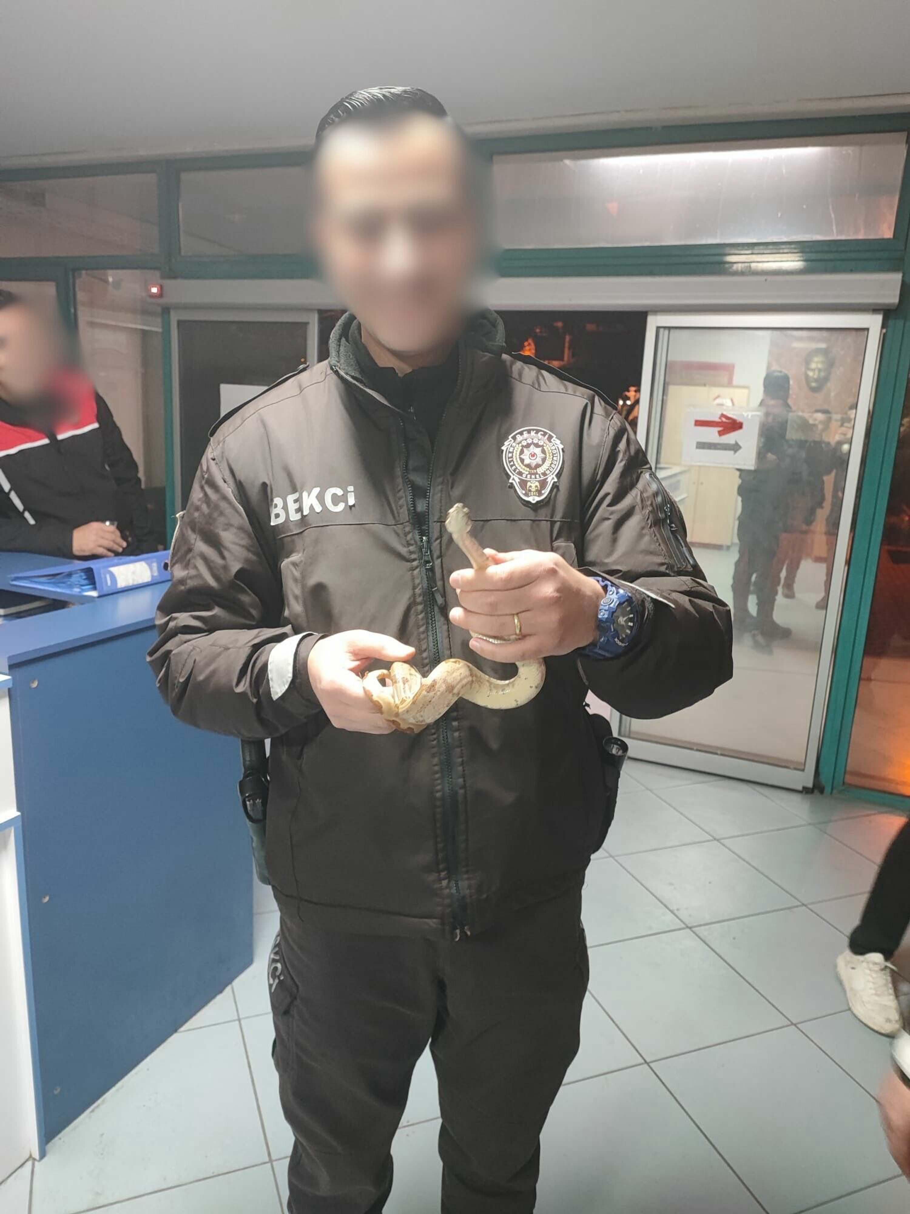 K A F E D E M I S I R Y I L A N I G E Z D I 11 B I N 977 T L 1102416 327270