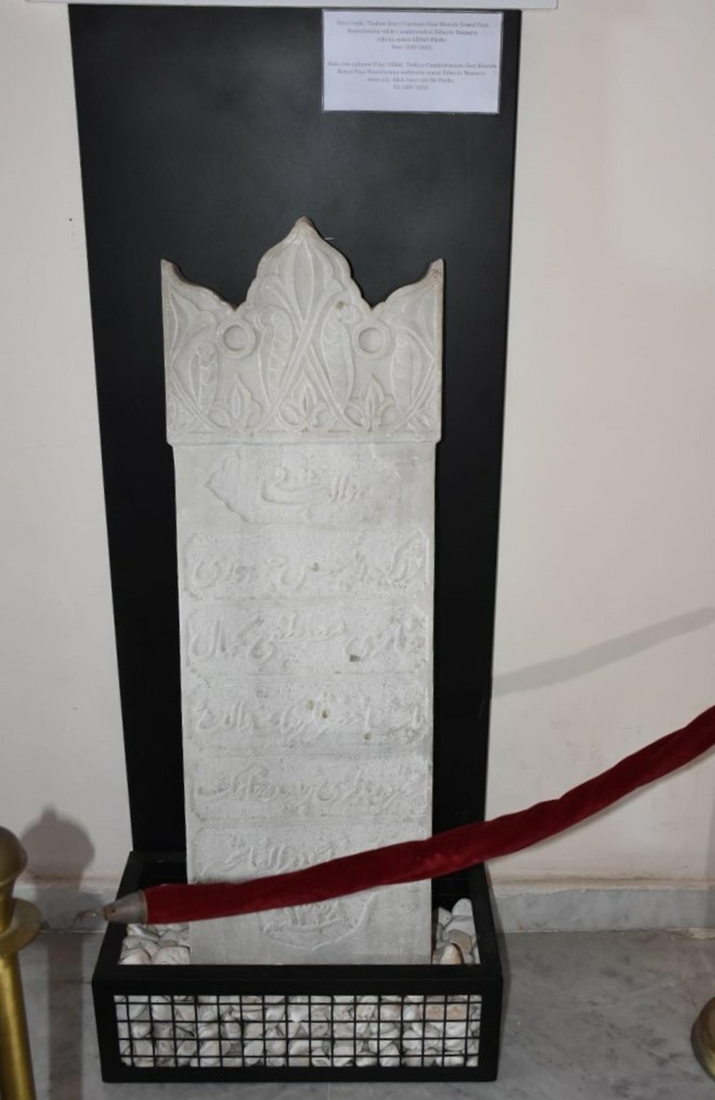 Zubeyde Hanimin Ilk Mezar Tasi Ataturk 1125081 333866 (1)