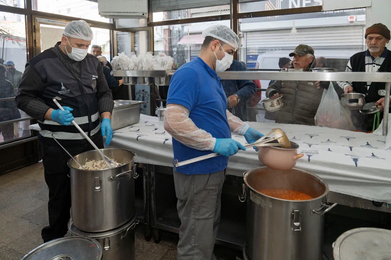 Bt Dayanişma Noktasi Sicak Yemek Dağitimi 006