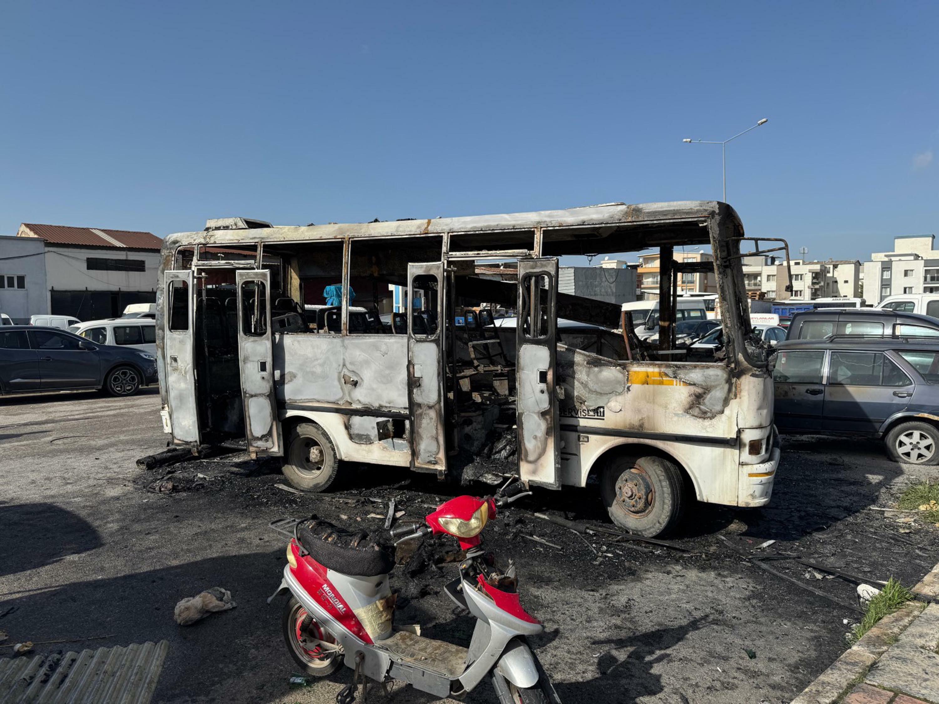 H U R D A O T O B U S T E K I Y A N G I N K A M E R A D A A B D U L L 1170736 347732