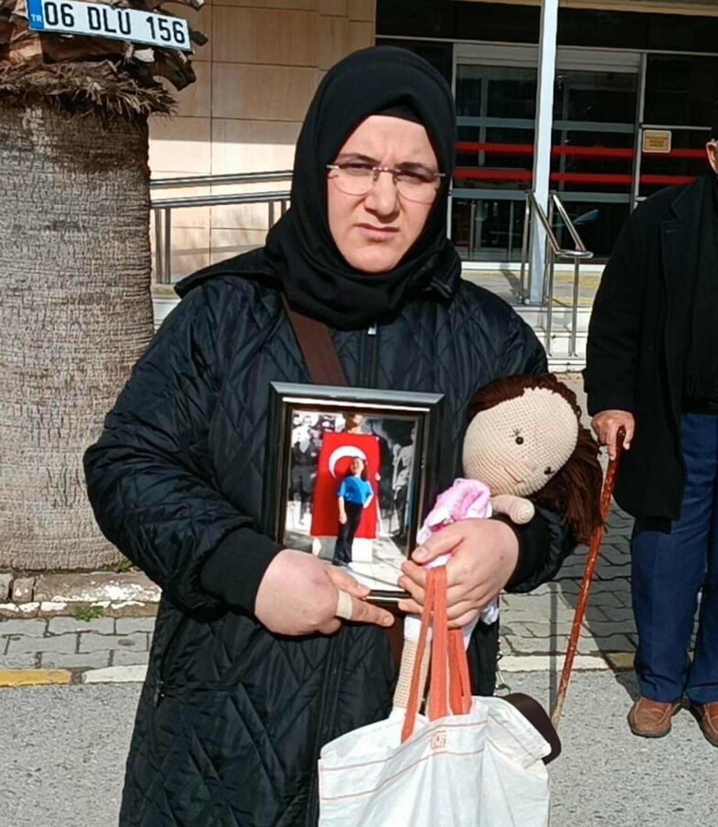 U Z E R I N E K O L T U K D U S E N E B R A R’ I N A N N E S I T A L 1146327 340369