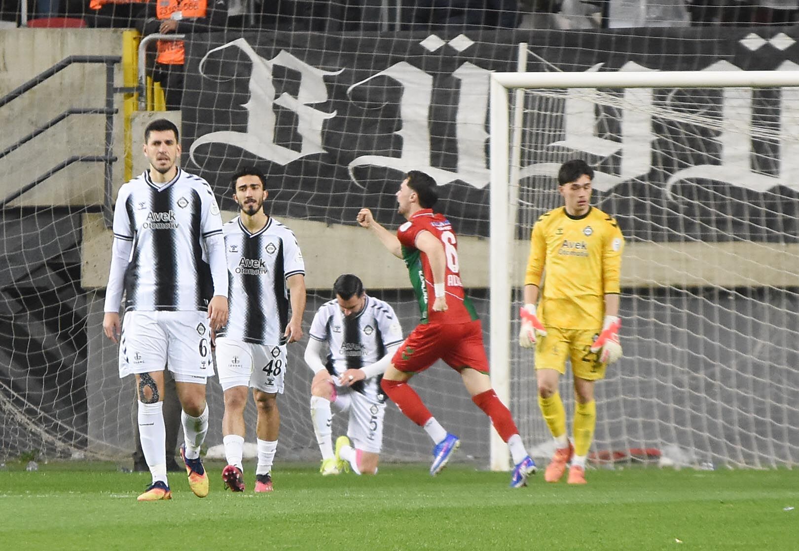 K A R S I Y A K A A L T A Y F O T O G R A F L A R 1192105 354299