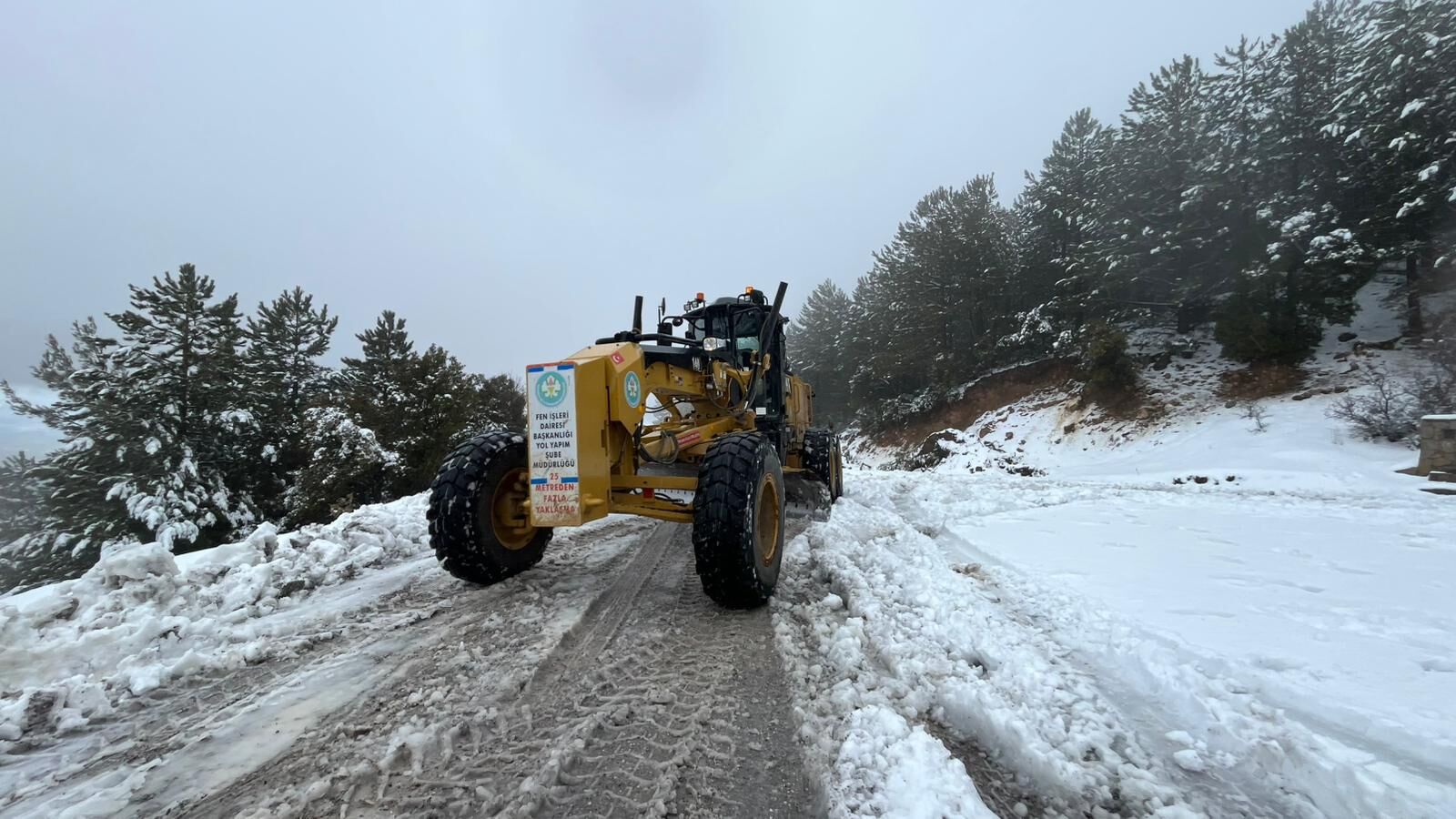Manisa Büyükşehir Belediyesinden Spil Dağı’nda Kar Mesaisi (6) (1)