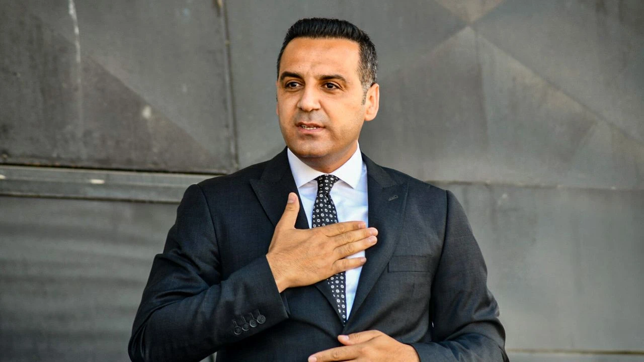 Başkan AK Parti’ye geçti: Yardımcıları istifa etti!