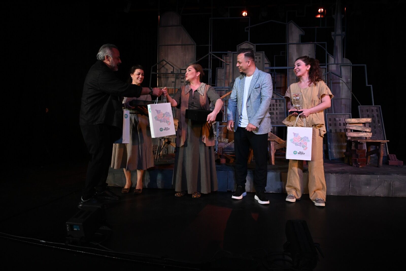 2. Uluslararası Mesir Tiyatro Festivali’nde Duygu Dolu Performans (7)