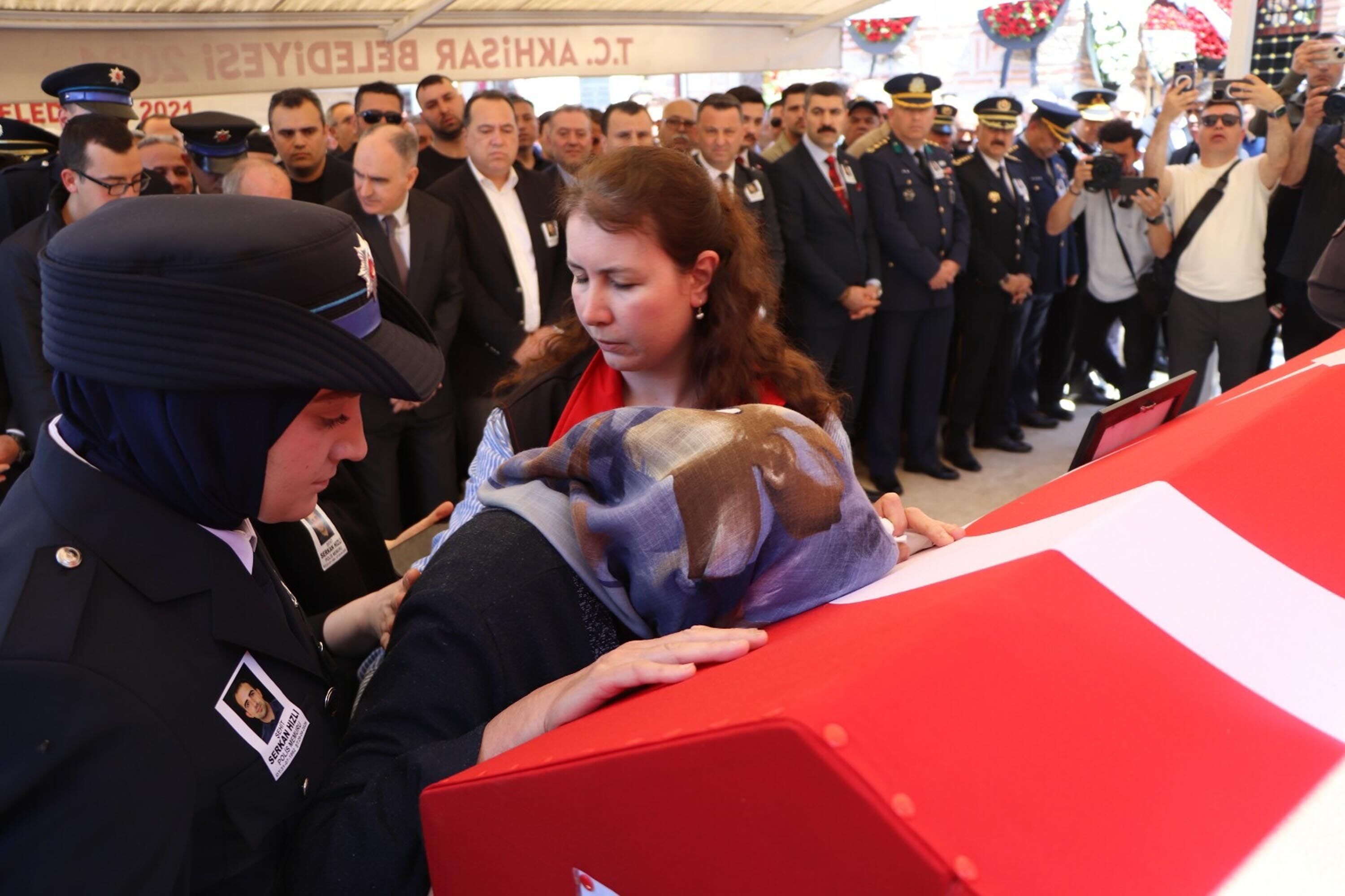 Izmirdeki Kazada Sehit Olan Polis Memur 1286318 382721 (2)