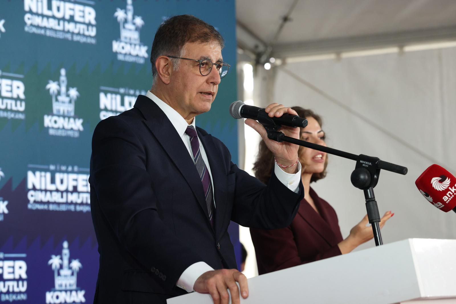 Konak’ta ‘Özel’ Açılış Ferdi Zeyrek’in Adı Gençlerle Buluştu (3)