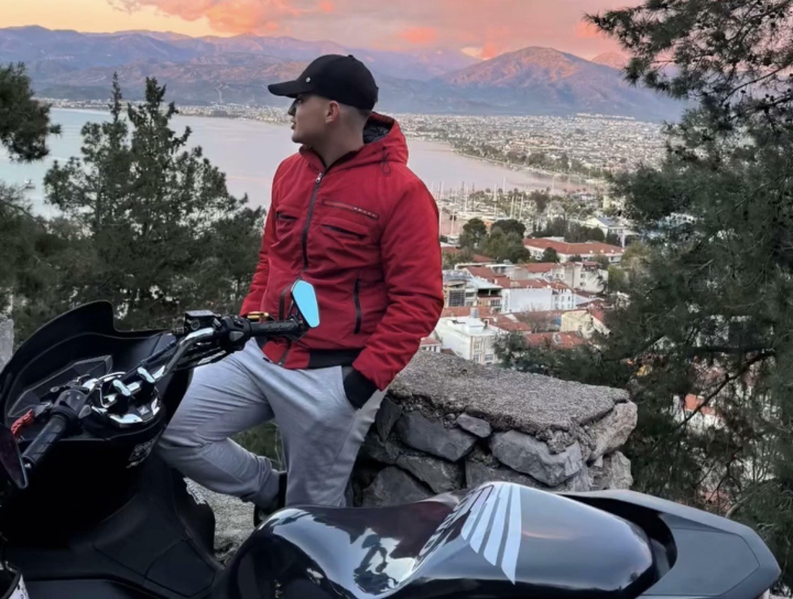 O T O M O B I L L E C A R P I S A N M O T O S I K L E T I N S U R U C U S 1246336 370794