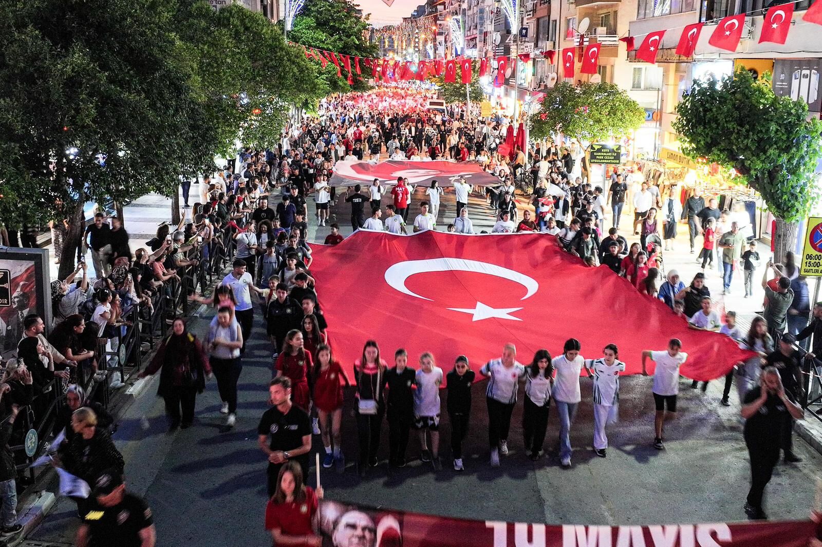 Manisa’da 19 Mayıs Coşkusu Zirveye Ulaştı (4)