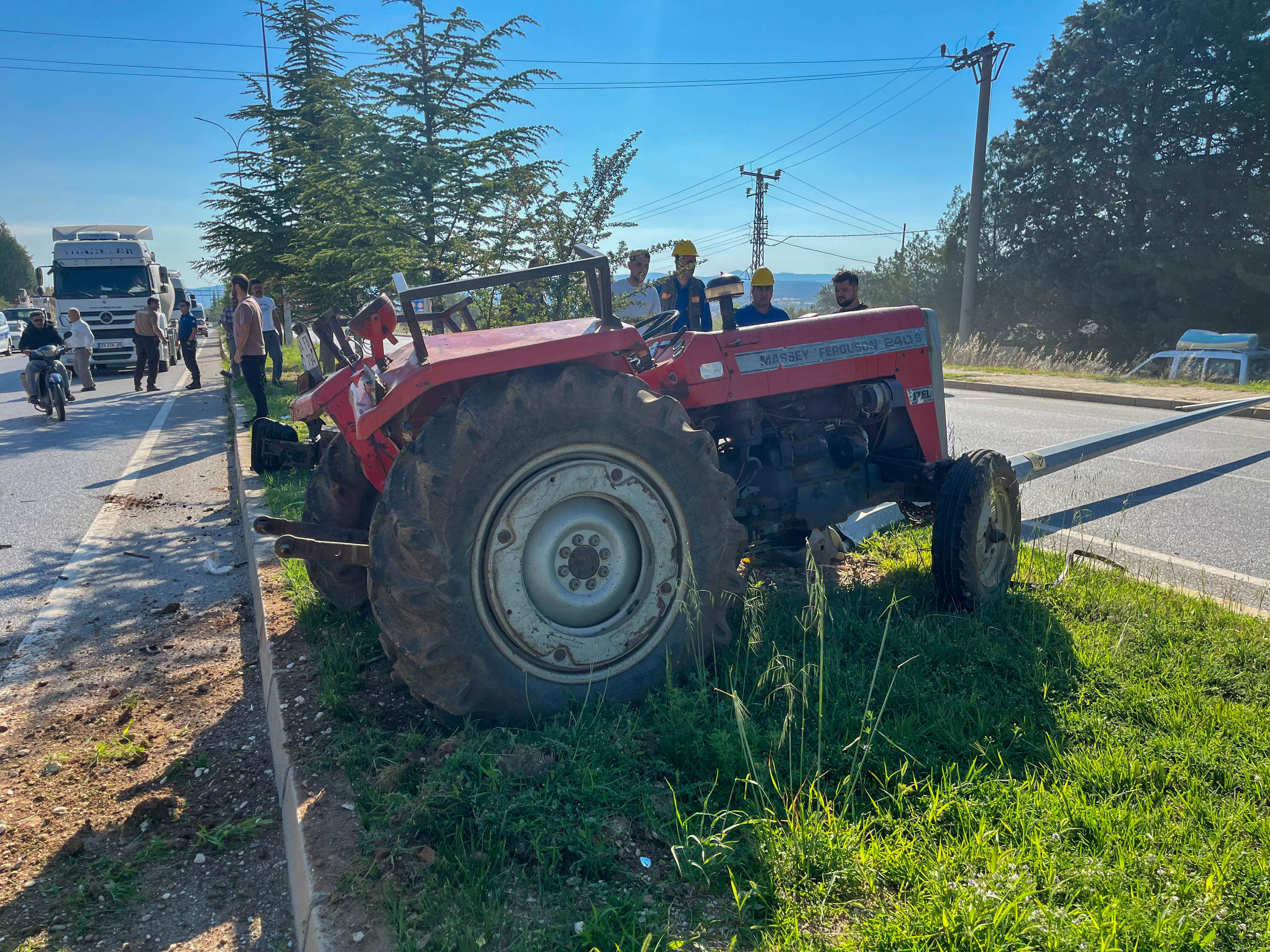 Aa 20260625 41779558 41779555 Usakta 3 Aracin Karistigi Kazada 4 Kisi Yaralandi (1)