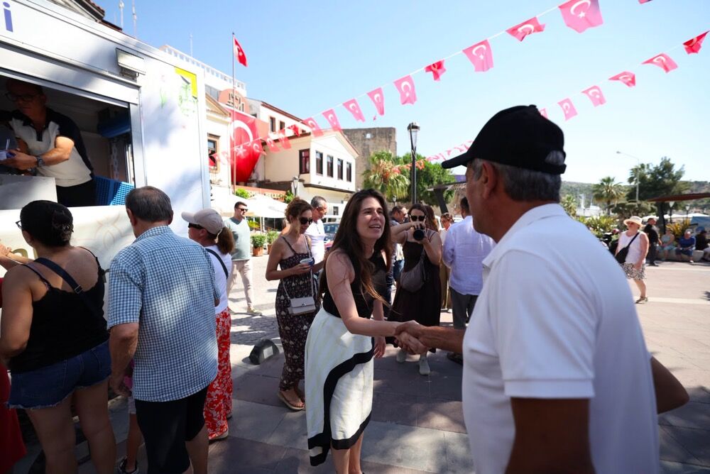 Çeşme'de Aşure Lokması Paylaşıldıphoto 2026 06 28 19 39 15