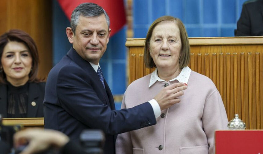 Rozetini Özel takmıştı, sessizliğini bozdu: YENİ Parti'ye geçmem, durduğum yerdeyim!