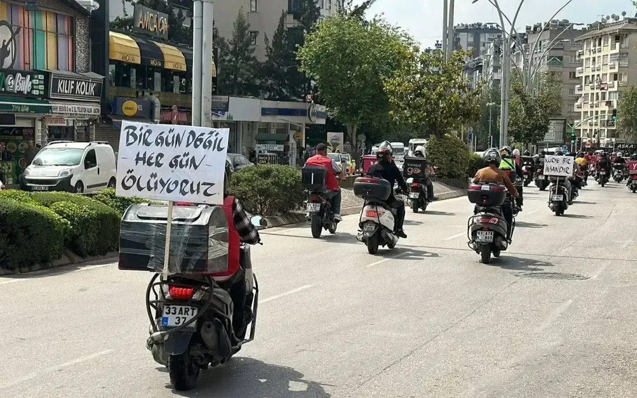 Akin Payaz Yasamini Yitirdi Izmirde Moto Kuryelerden Kortej 1