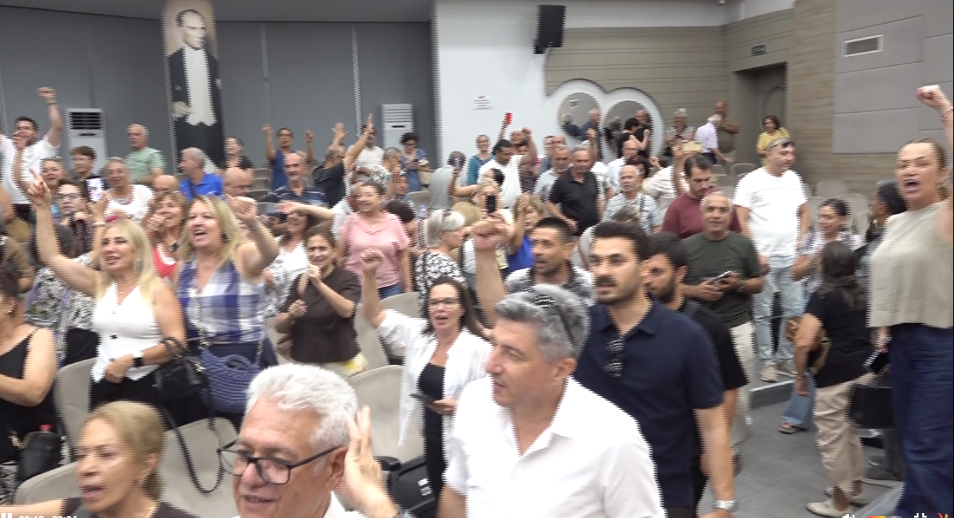 CHP Bornova kazan kaldırdı: 153 mahalle temsilcisinden istifa kararı!