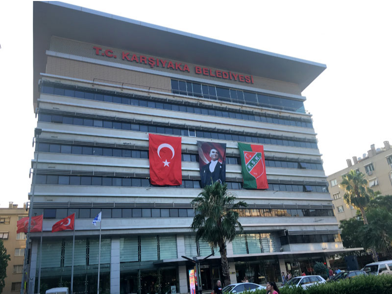 Karşıyaka’da kafalar karışık… Belediye, CHP’de mi kalacak?