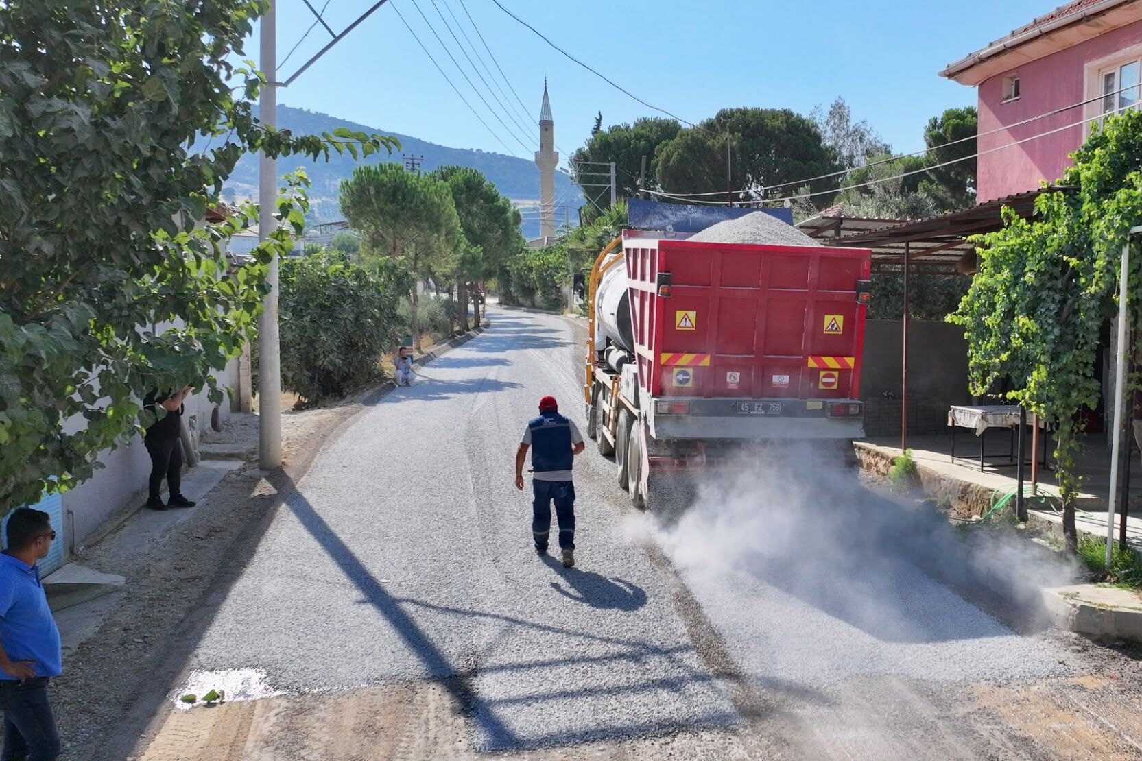 Manisa Büyükşehir Alaşehir’de Yol Konforunu Artırıyor (6)