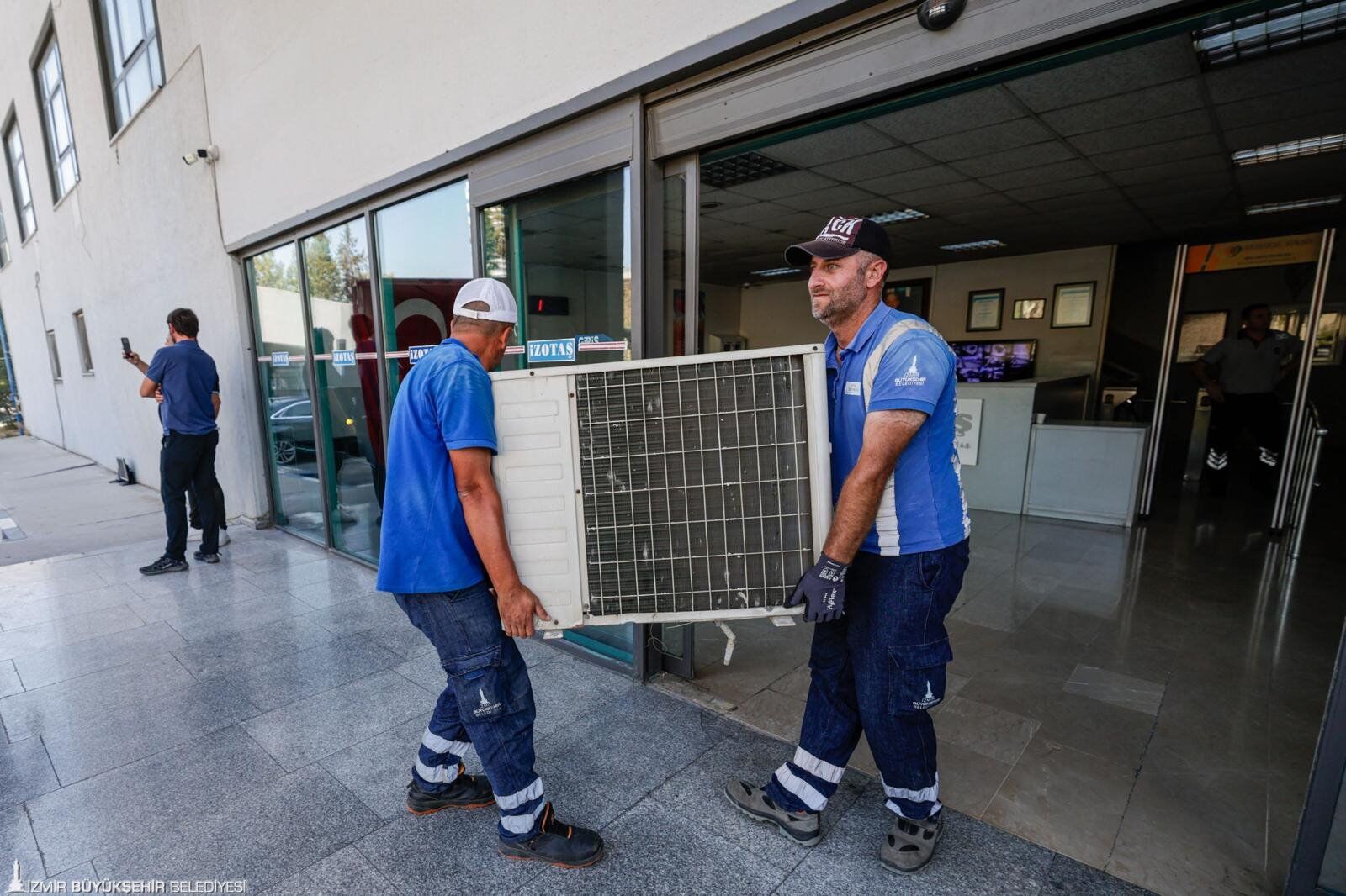 Klimalar, koltuklar söküldü: Büyükşehir'den otogara haciz!