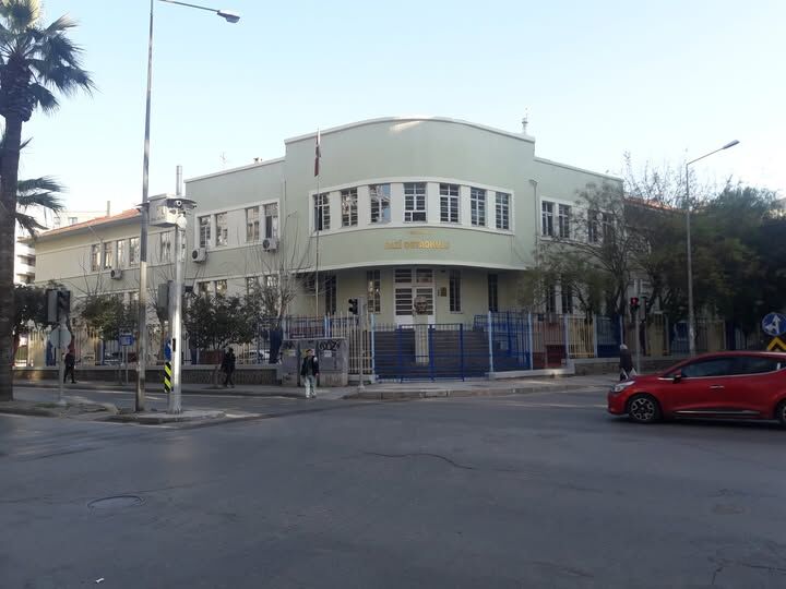 Alsancak’ta 'veli' isyanı: 3 okul tek binada!