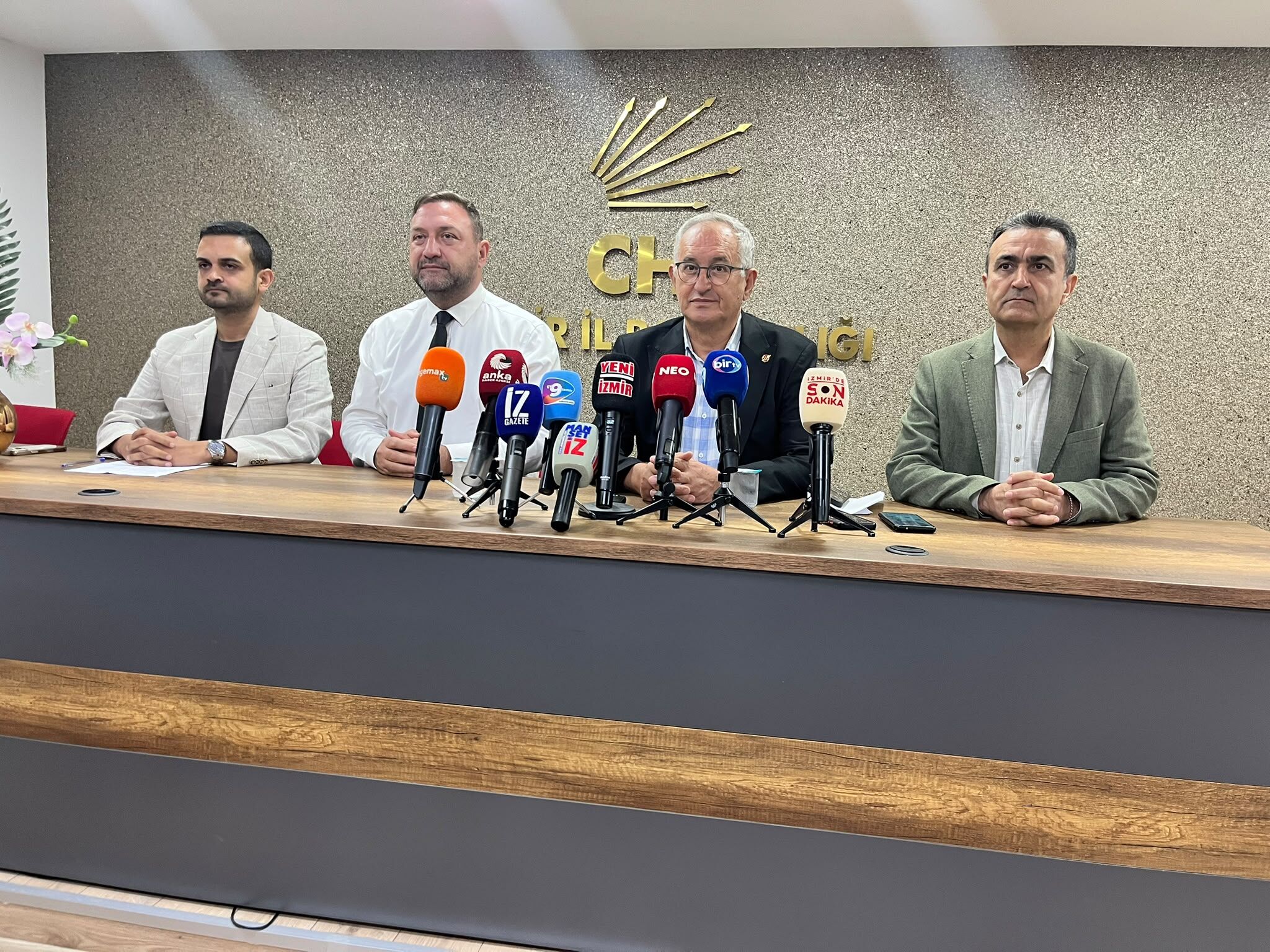 Atila Sertel duyurdu: Tutuklu başkanlar CHP'de kalıyor!