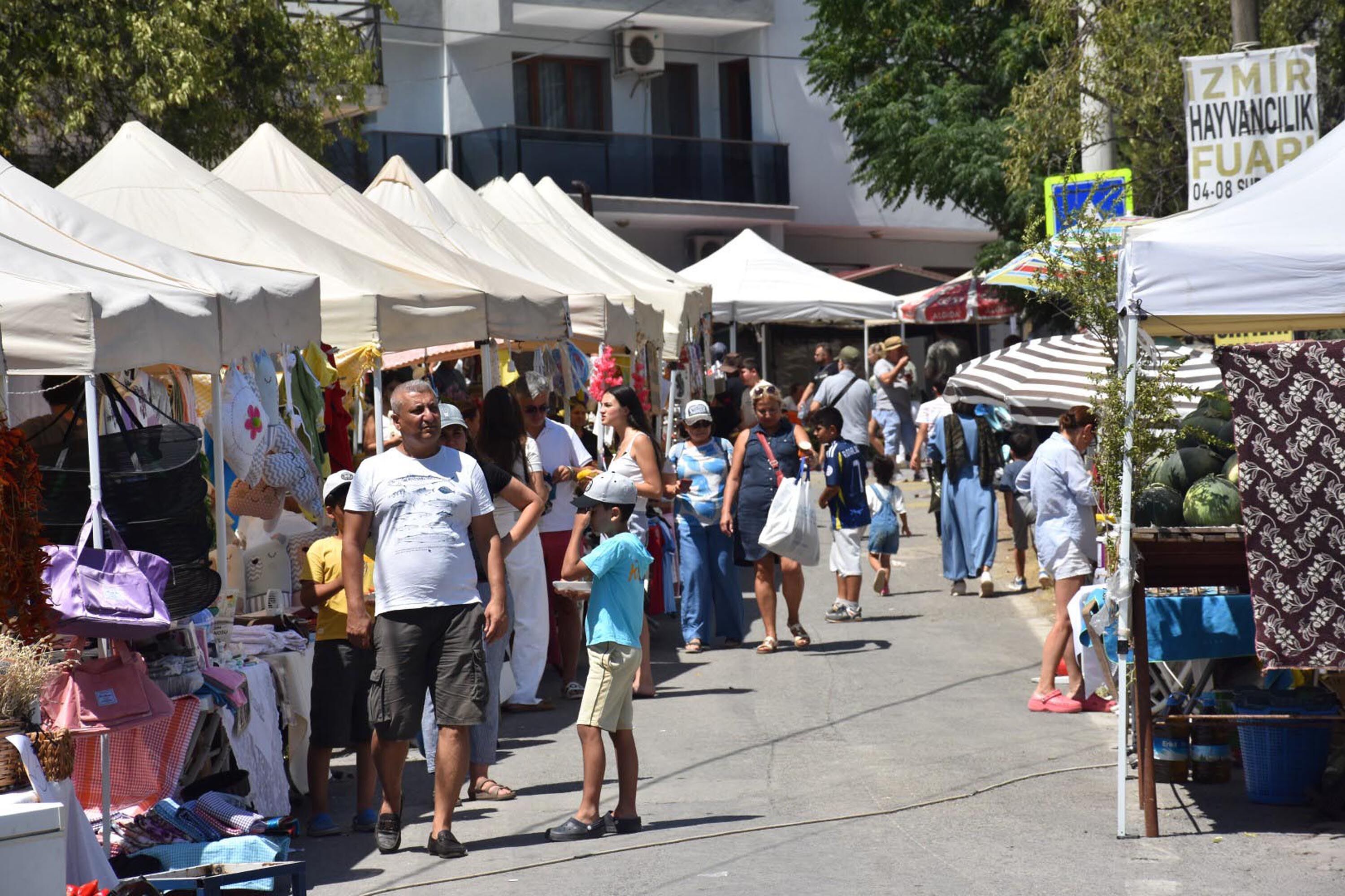 Buca'nın 700 yıllık mahallesinde imece usule kavun ve incir festivali