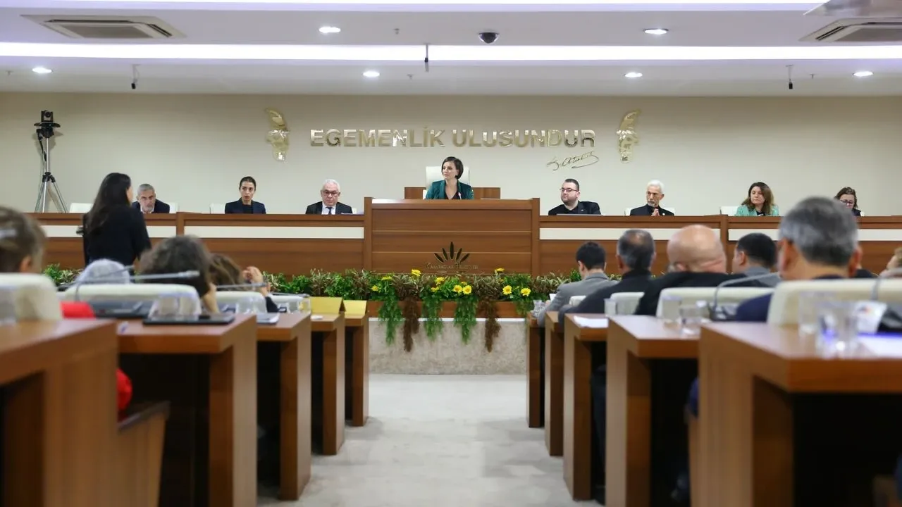 Karabağlar Meclisi'nde 'söz hakkı' polemiği: CHP'den Kınay'a tepki!