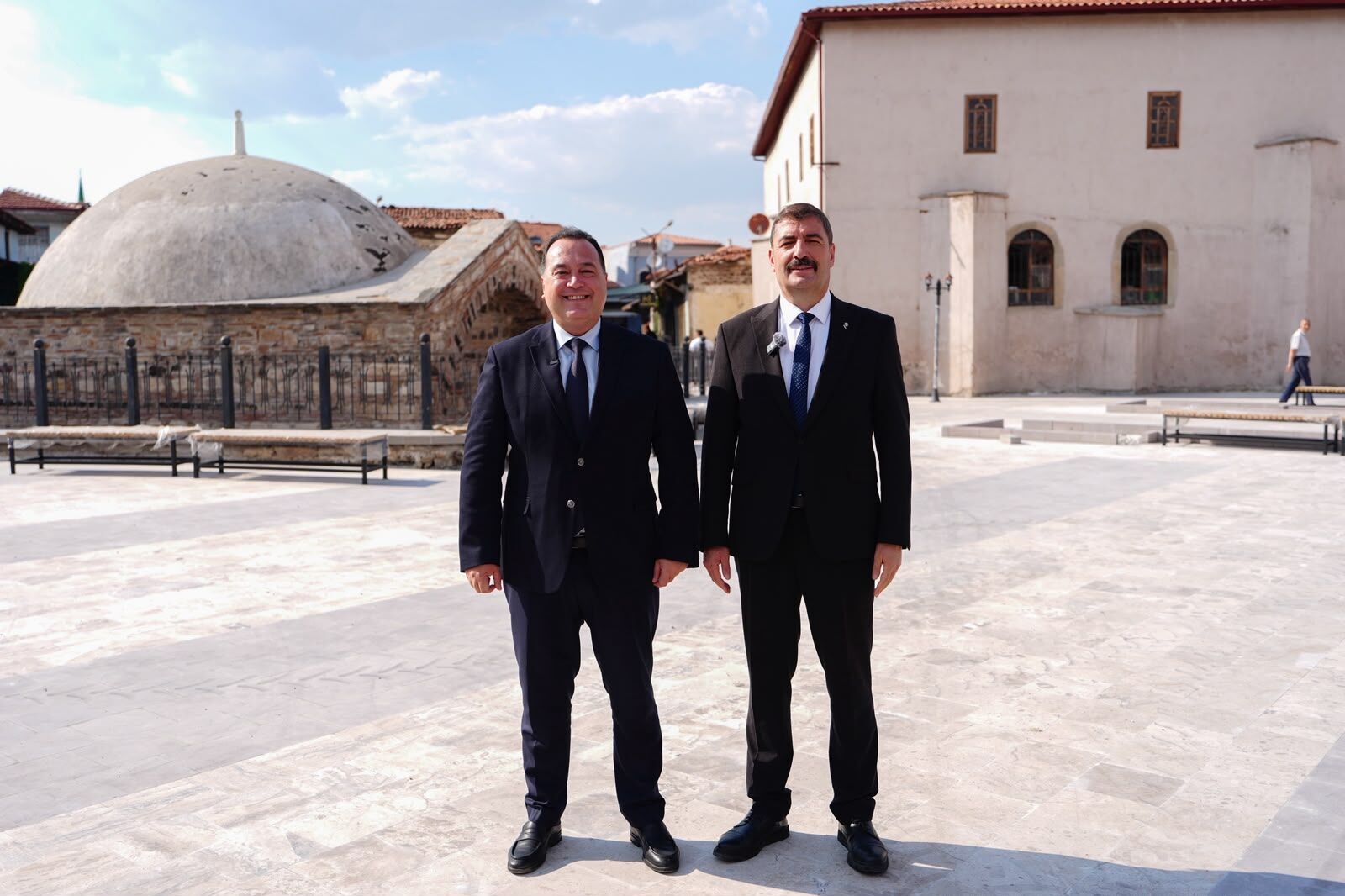 Kula’nın Tarihi Merkezine Yeni Meydan Başkan Dutlulu Çalışmaları İnceledi (2)